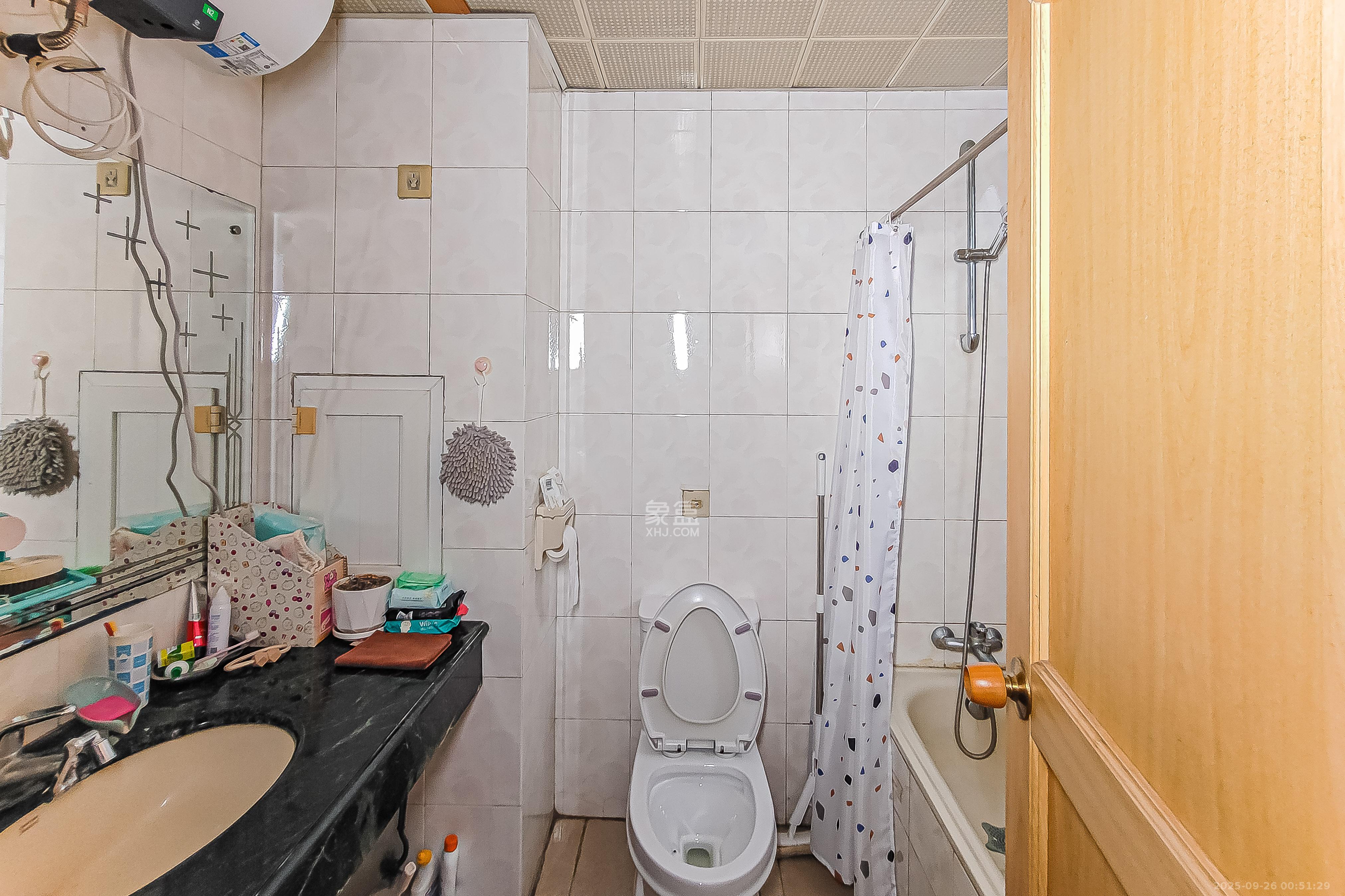 湘农桥社区 3室2厅2卫 188.0万 湘农桥社区 3室2厅2卫 188.0万卫生间