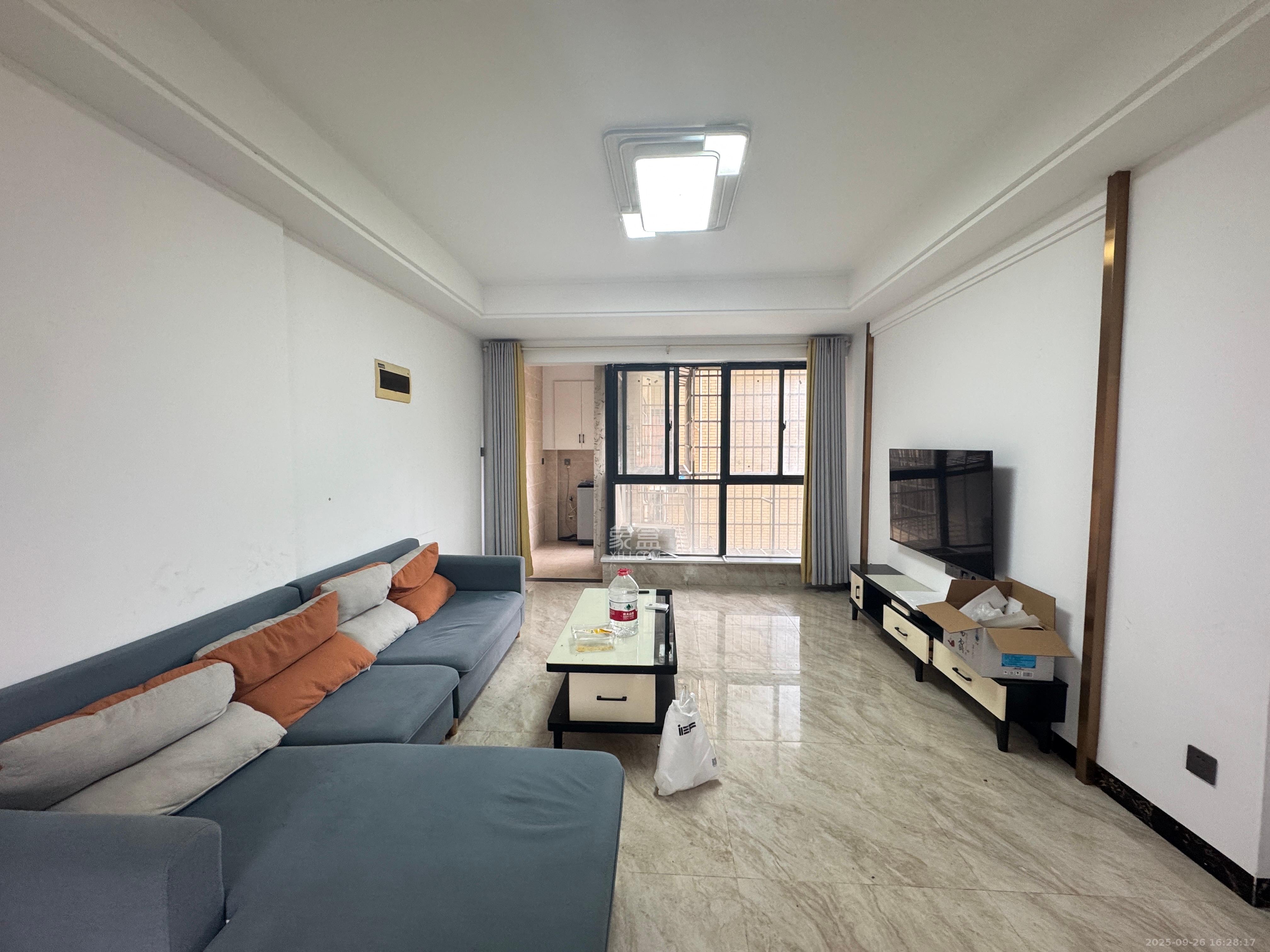 月亮湾草莓街区一、二期 4室2厅1卫 2300.0元/月 月亮湾草莓街区一、二期 4室2厅1卫 2300.0元/月室内图