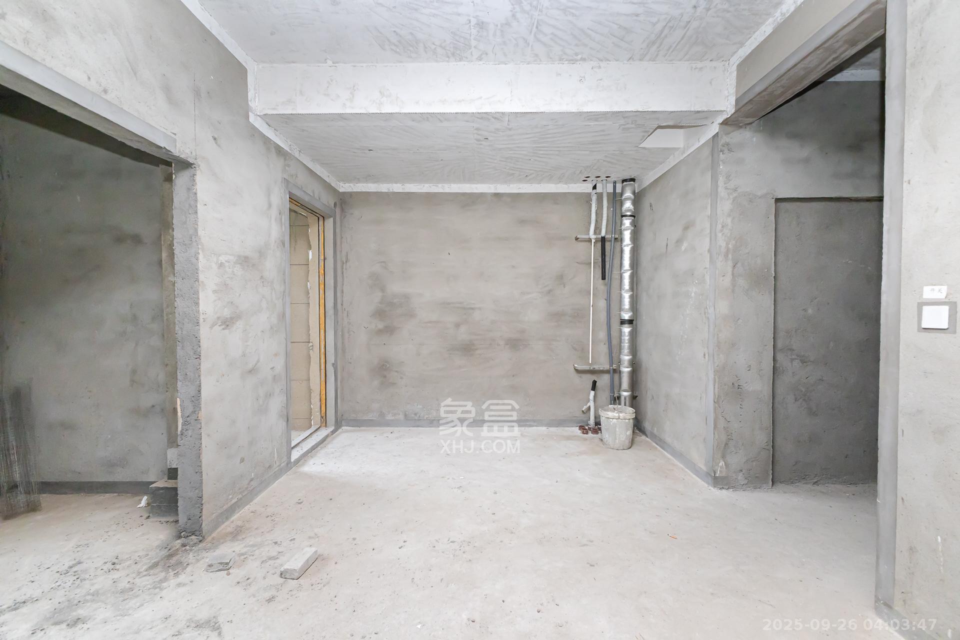 龙湖湘风原著(龙湖湘风星城) 5室3厅3卫 260.0万 龙湖湘风原著(龙湖湘风星城) 5室3厅3卫 260.0万客厅