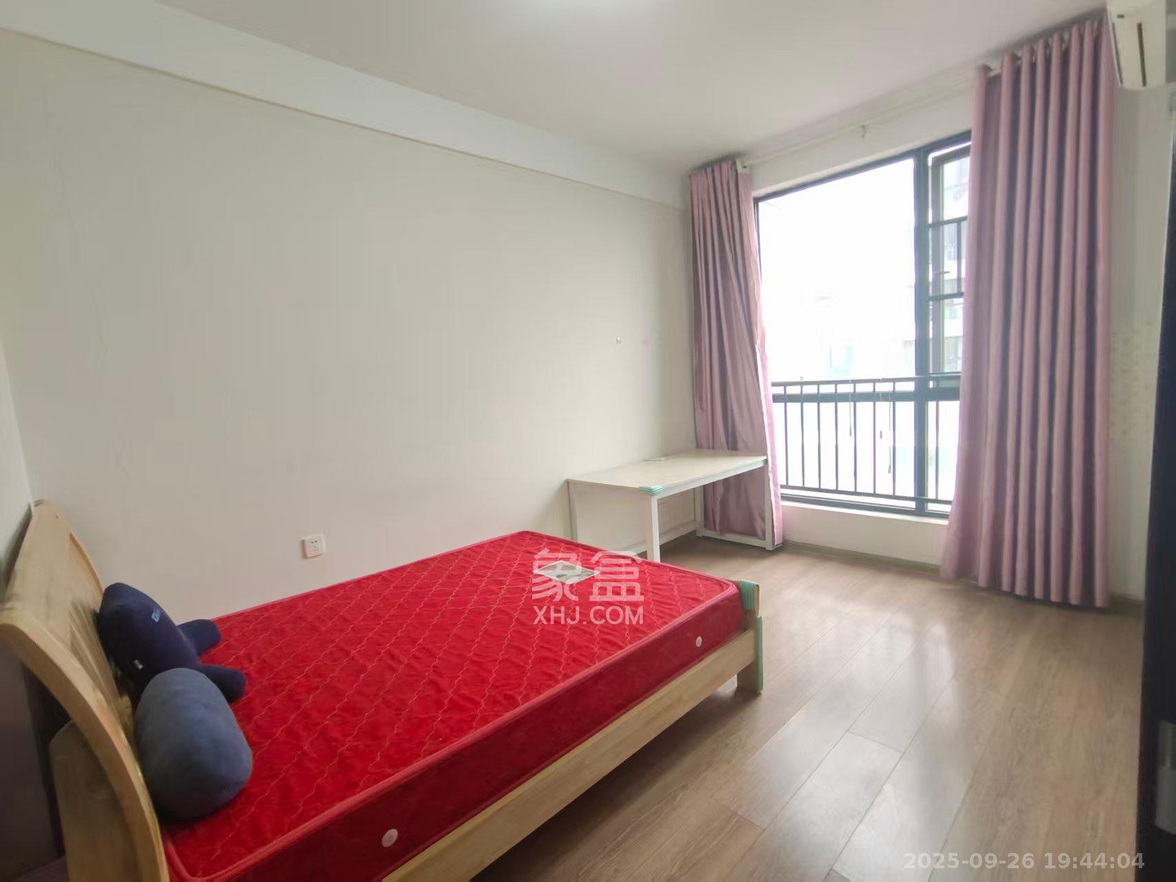 阳光100三期  3室2厅1卫    2300.0元/月室内图