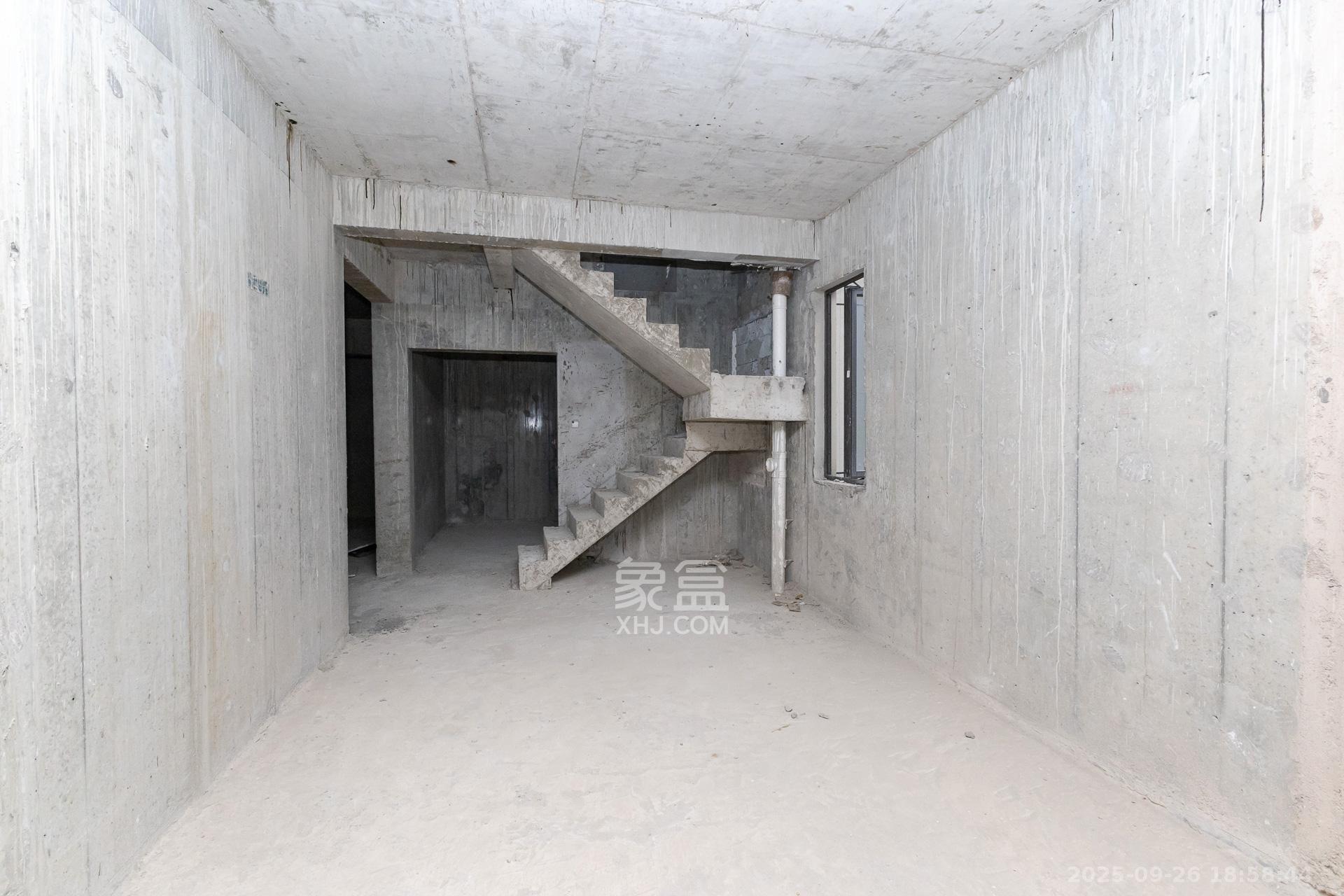 润和湘江天地C区 4室2厅2卫 135.0万 润和湘江天地C区 4室2厅2卫 135.0万卧室