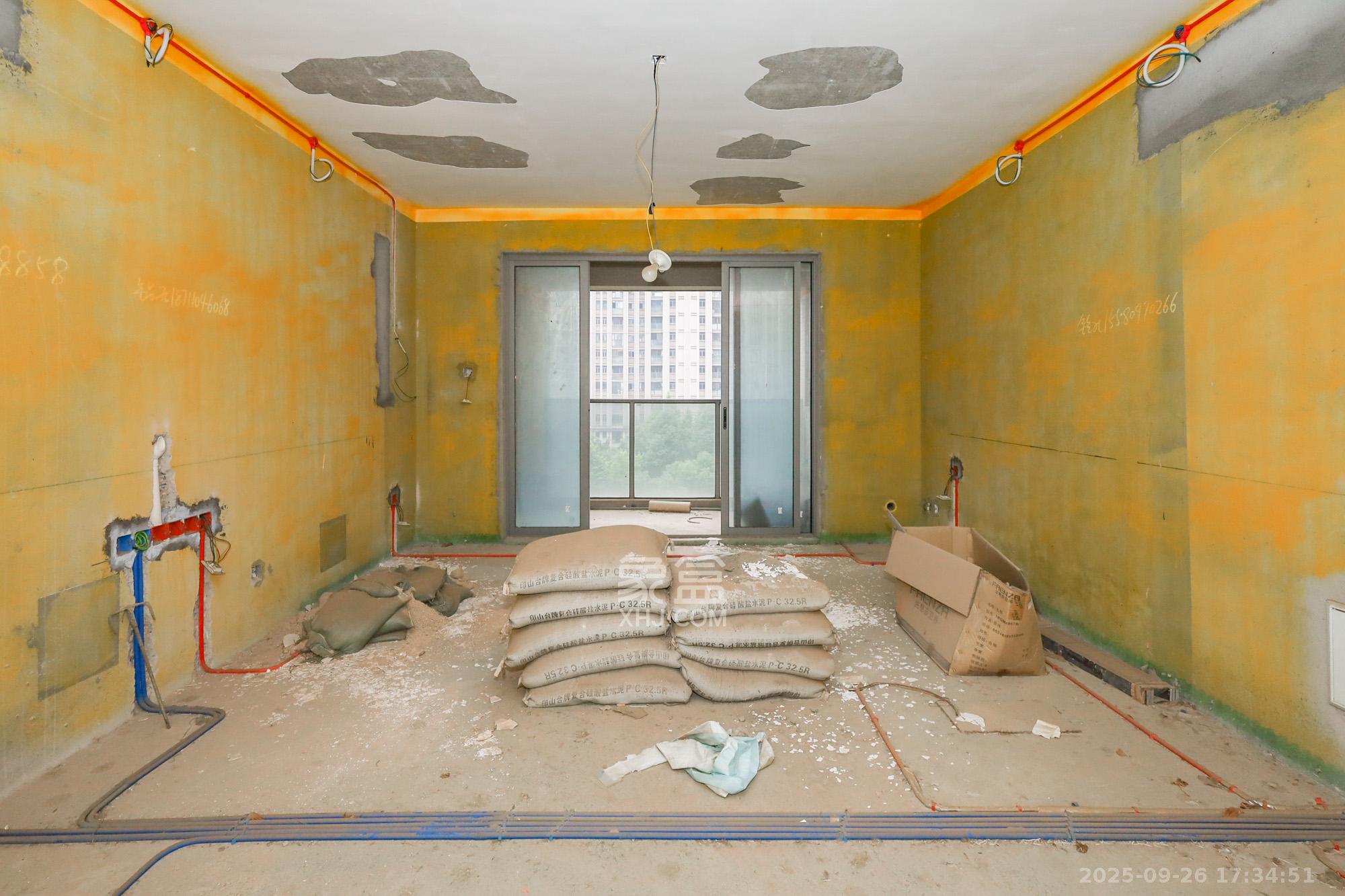 八方小区B区 3室2厅2卫 450.0万 八方小区B区 3室2厅2卫 450.0万客厅