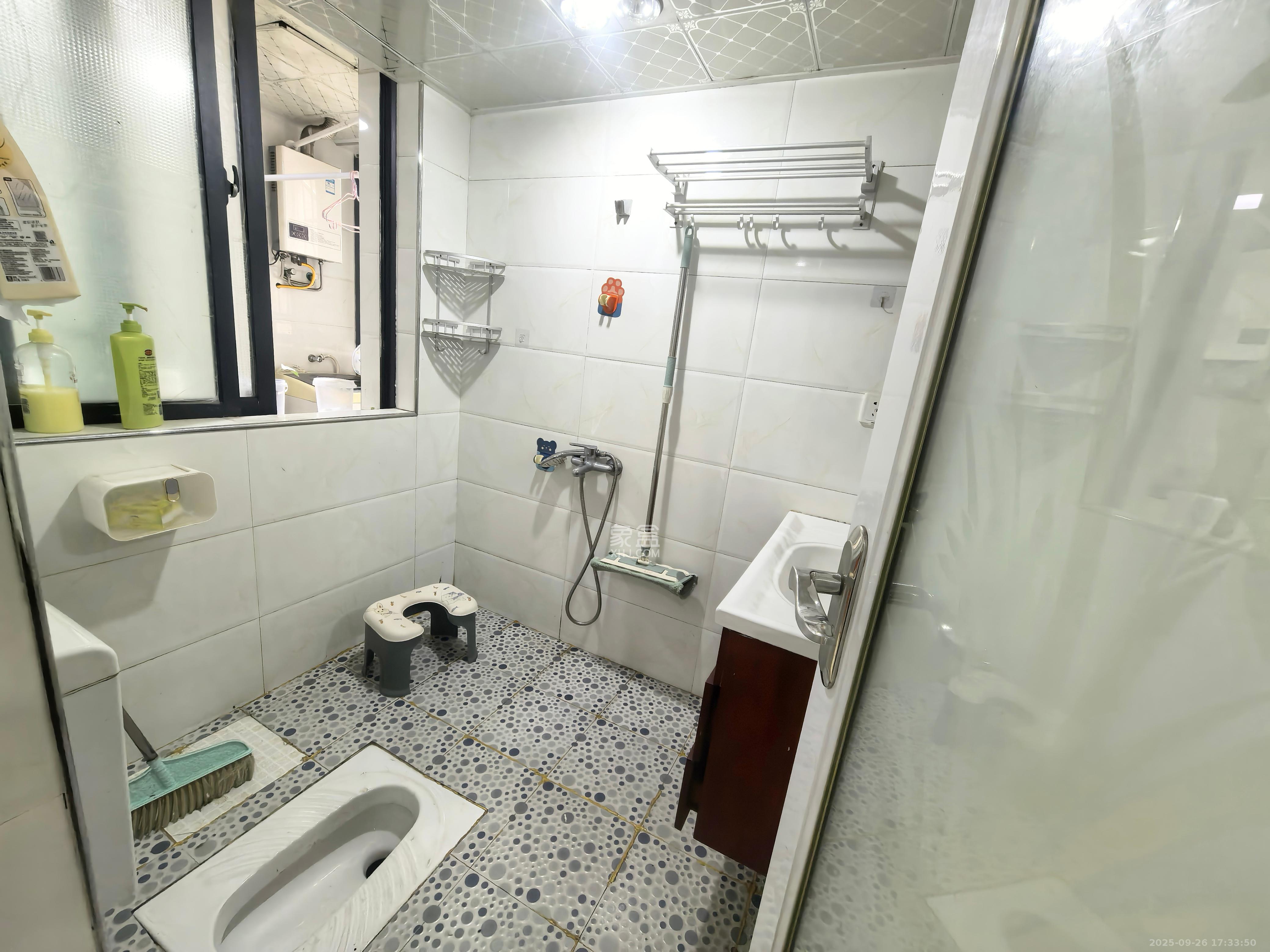 三一街区  3室2厅1卫    1600.0元/月室内图