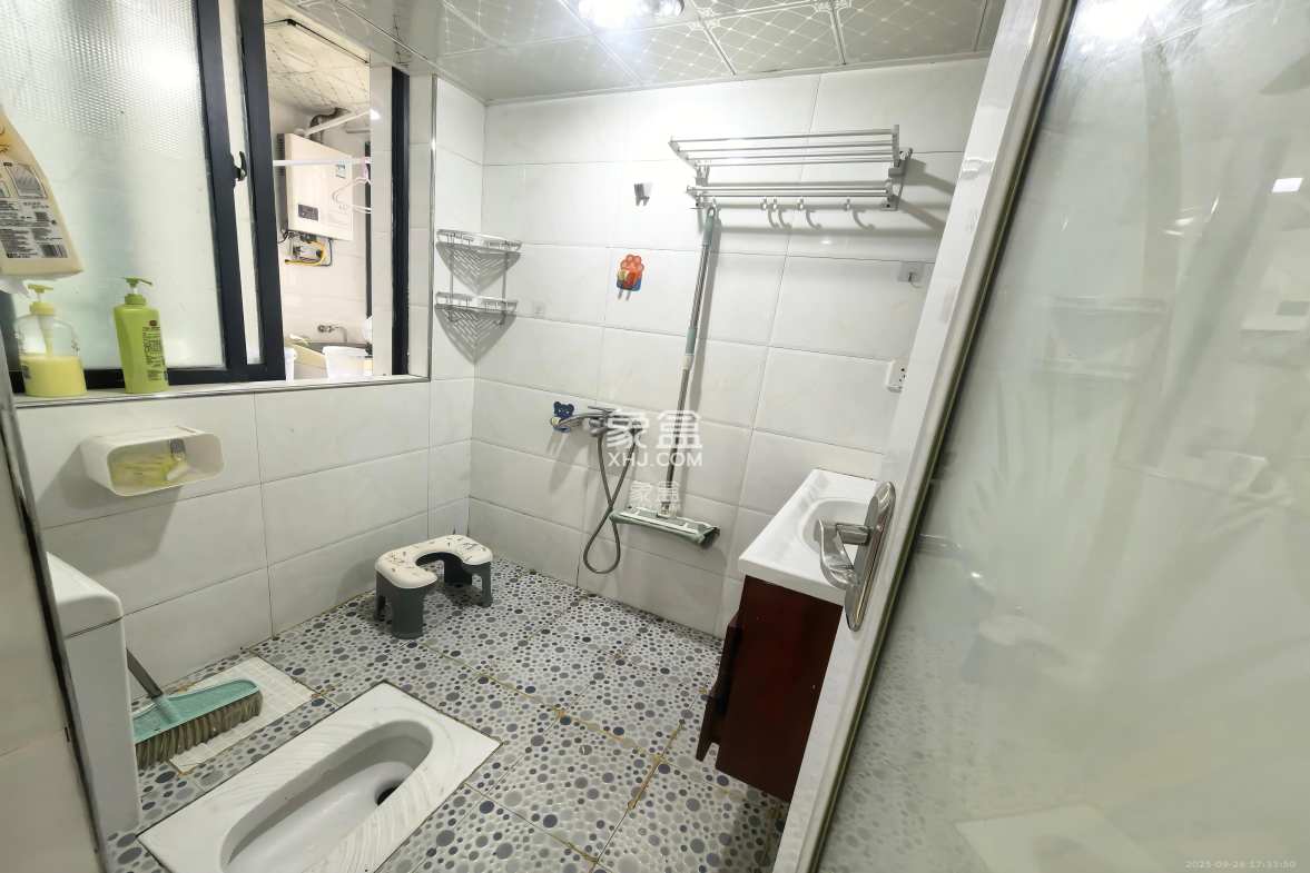 三一街区 3室2厅1卫 1600.0元/月 三一街区 3室2厅1卫 1600.0元/月室内图