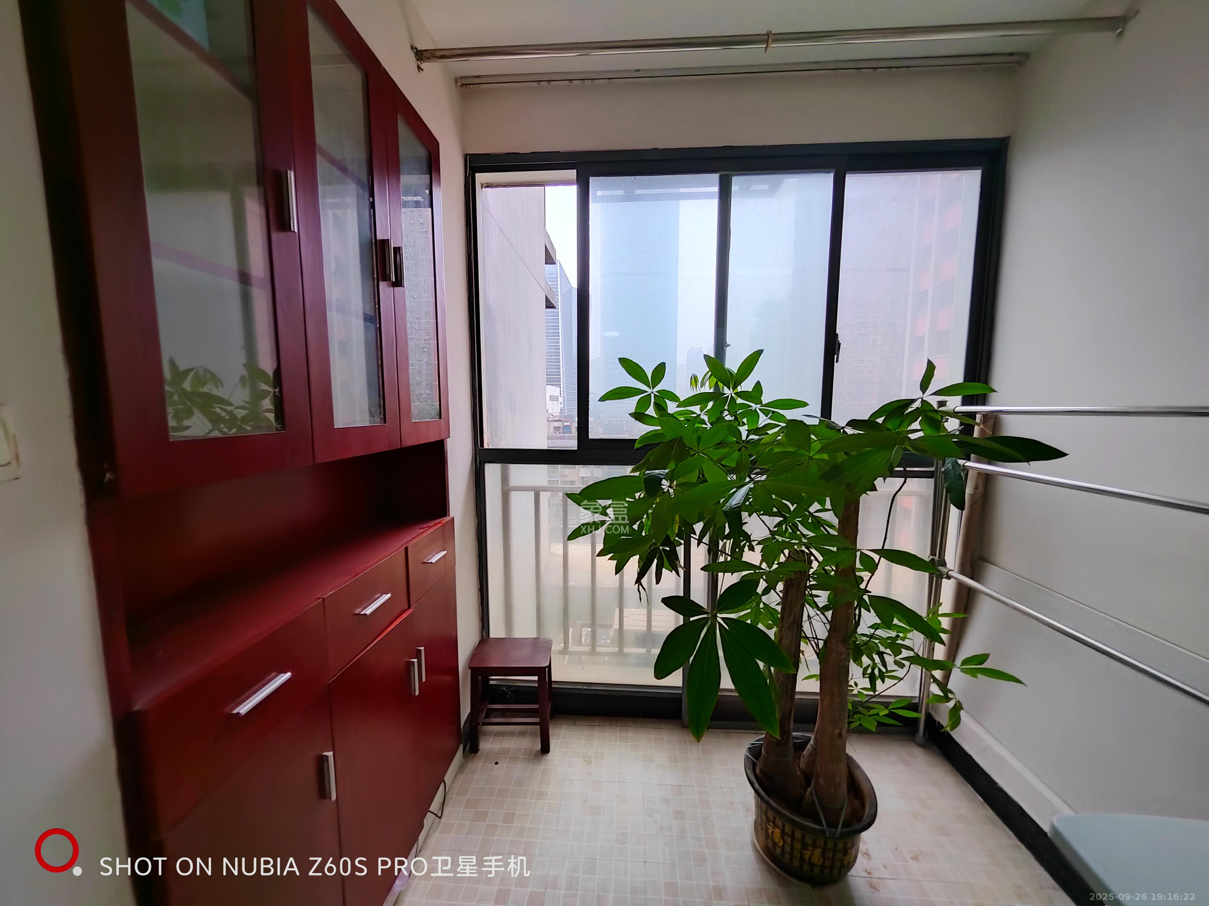 湘域中央  2室1厅1卫    2800.0元/月室内图