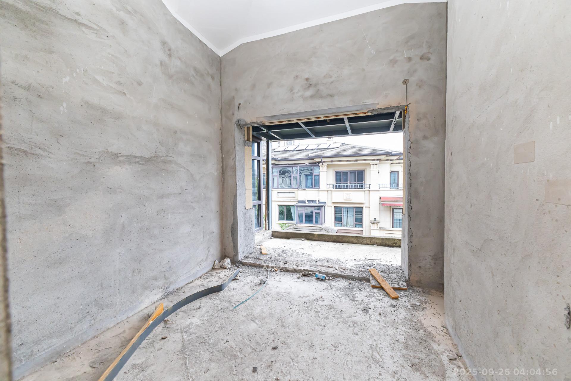 龙湖湘风原著(龙湖湘风星城) 5室3厅3卫 260.0万 龙湖湘风原著(龙湖湘风星城) 5室3厅3卫 260.0万卧室