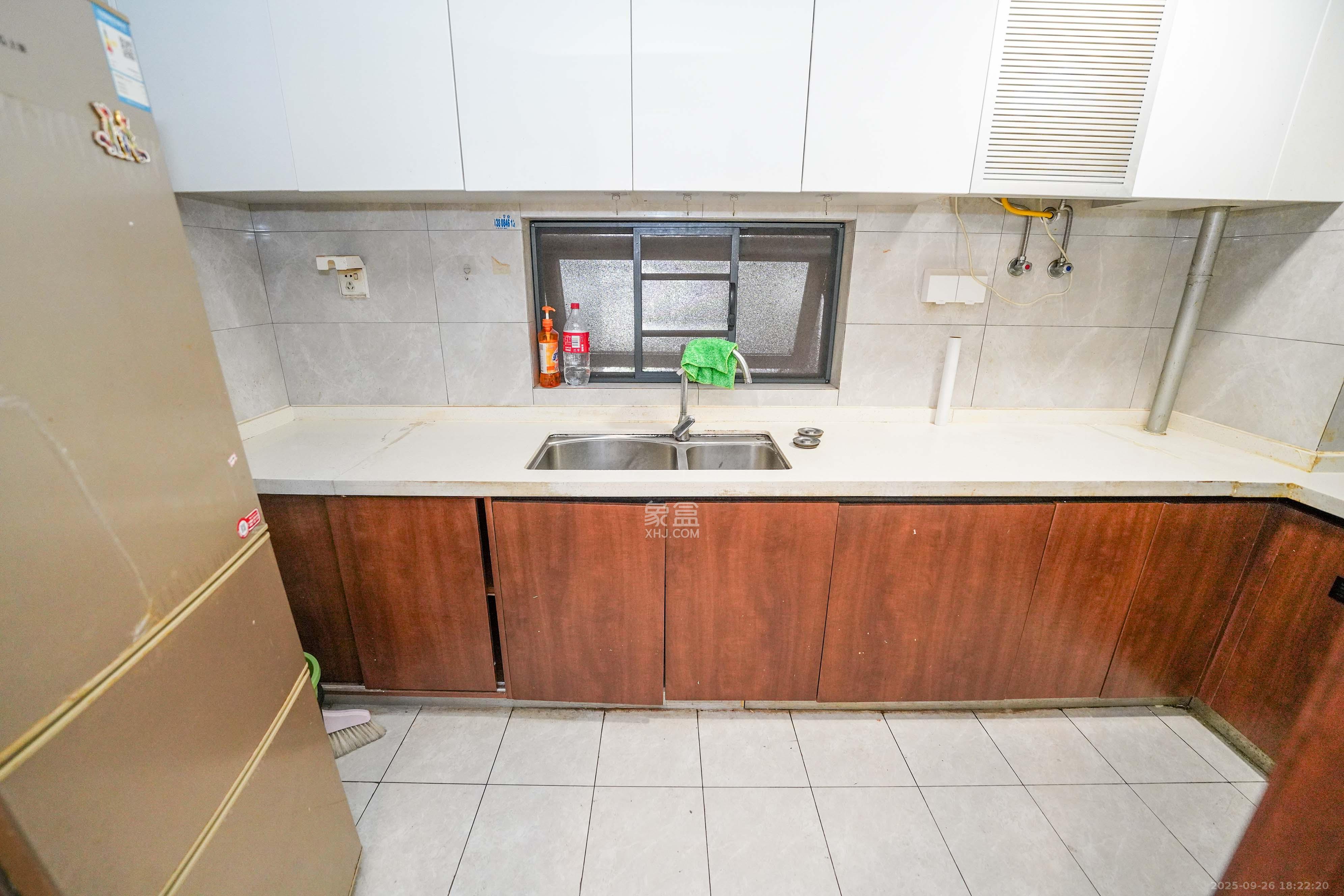 汇金城/嘉华城(二期、三期) 3室2厅2卫 110.0万 汇金城/嘉华城(二期、三期) 3室2厅2卫 110.0万厨房