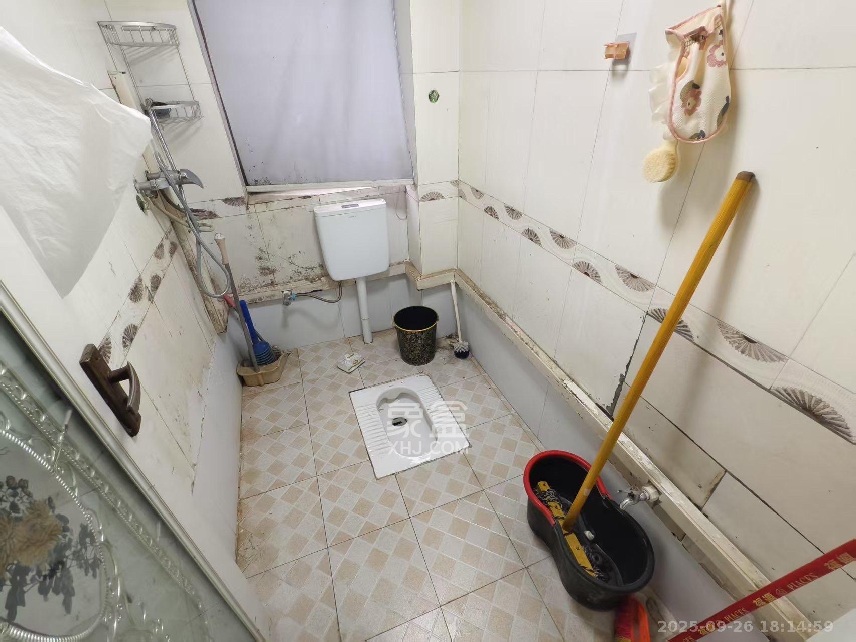 莲湖汽配城  3室2厅1卫    1800.0元/月室内图