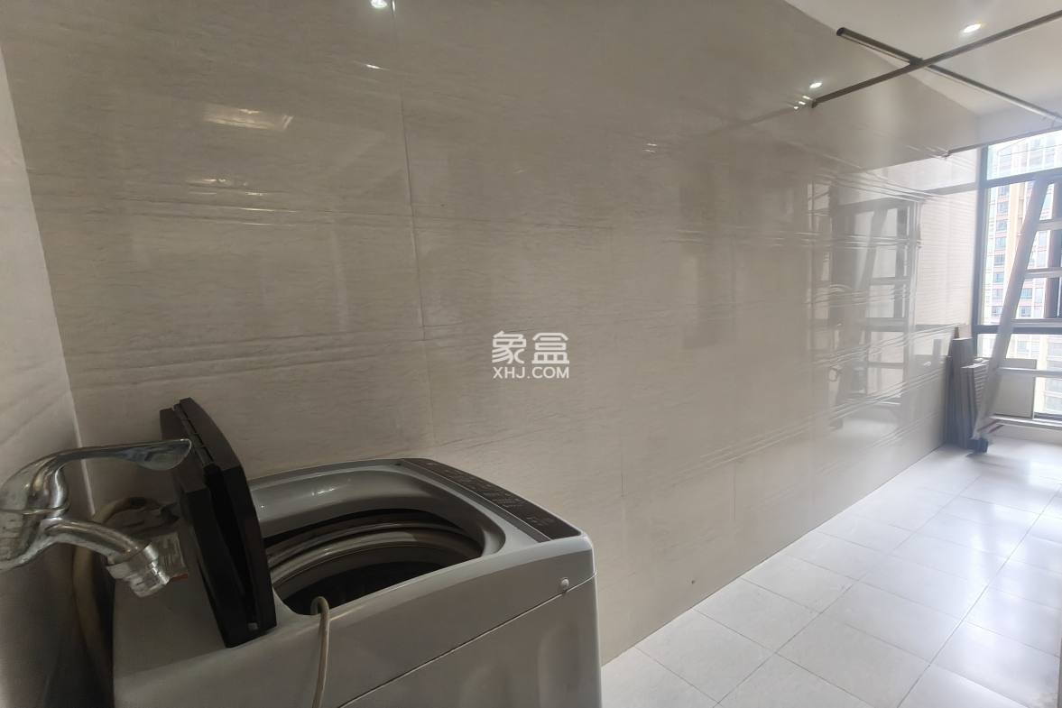 山水印象 3室2厅2卫 2300.0元/月 山水印象 3室2厅2卫 2300.0元/月室内图