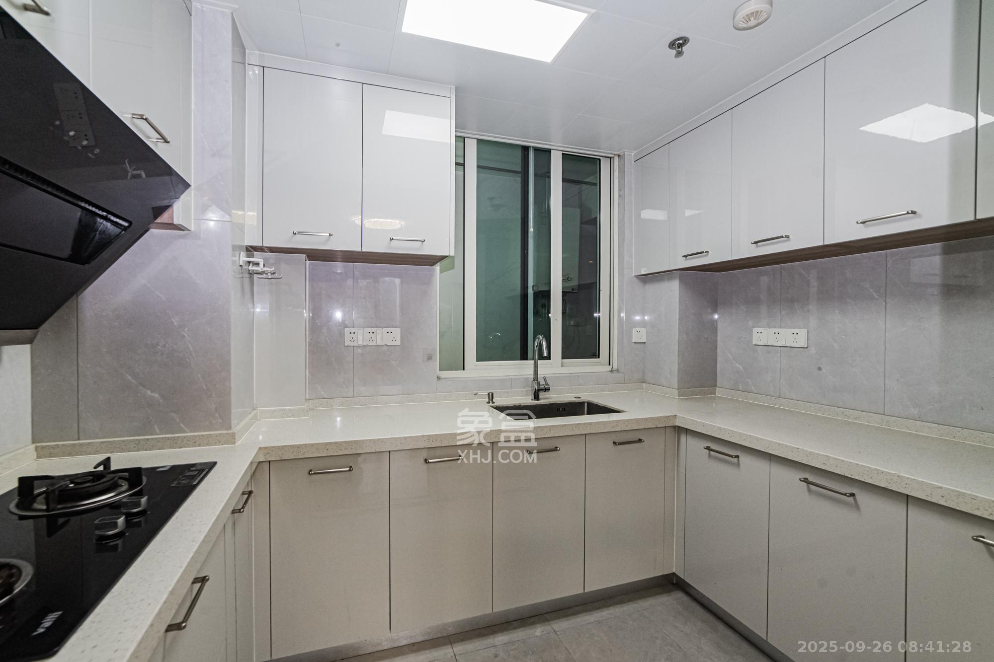 北辰三角洲E7区 3室2厅1卫 110.0万 北辰三角洲E7区 3室2厅1卫 110.0万厨房