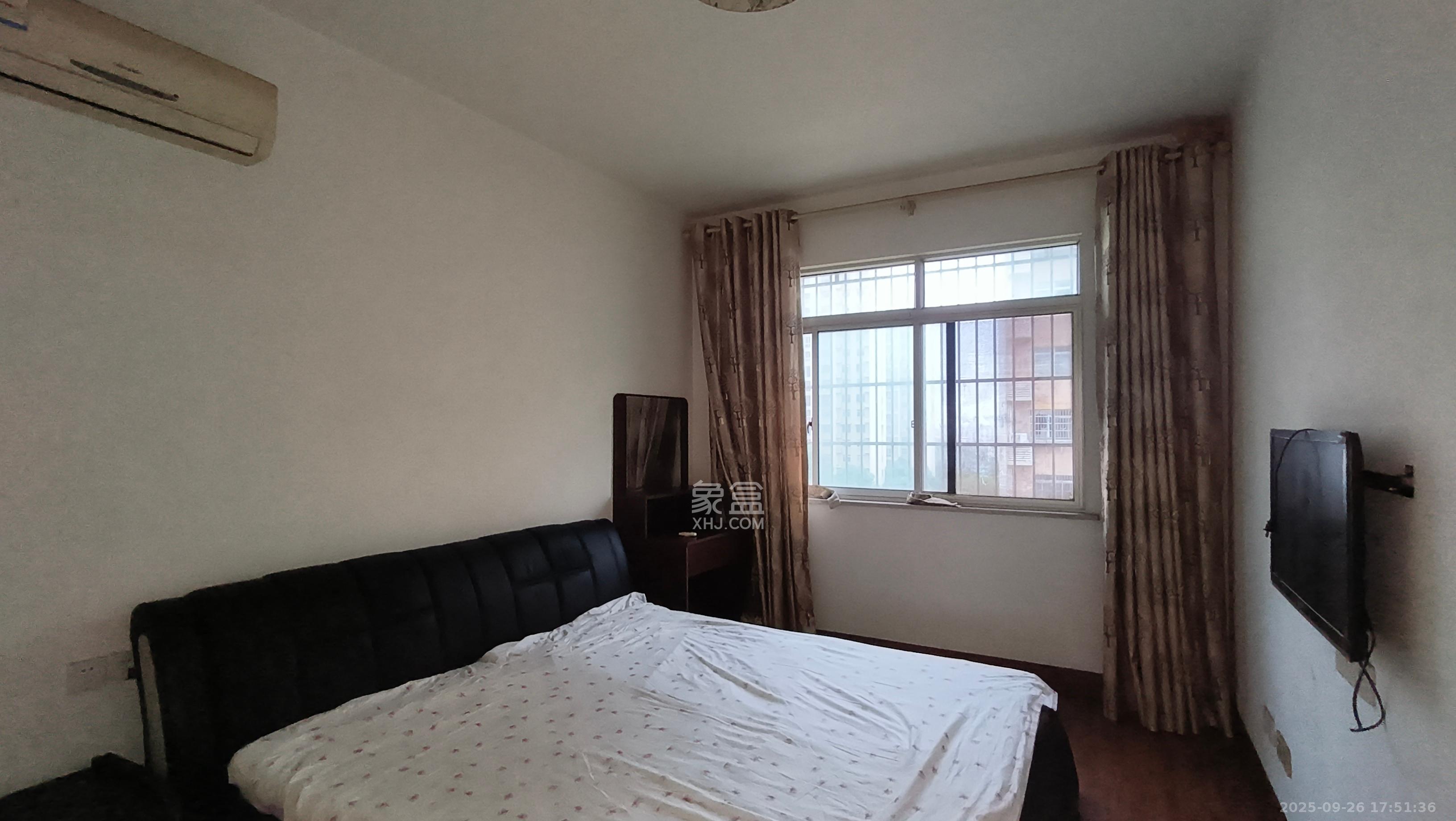 八一小区  3室2厅2卫    2000.0元/月室内图