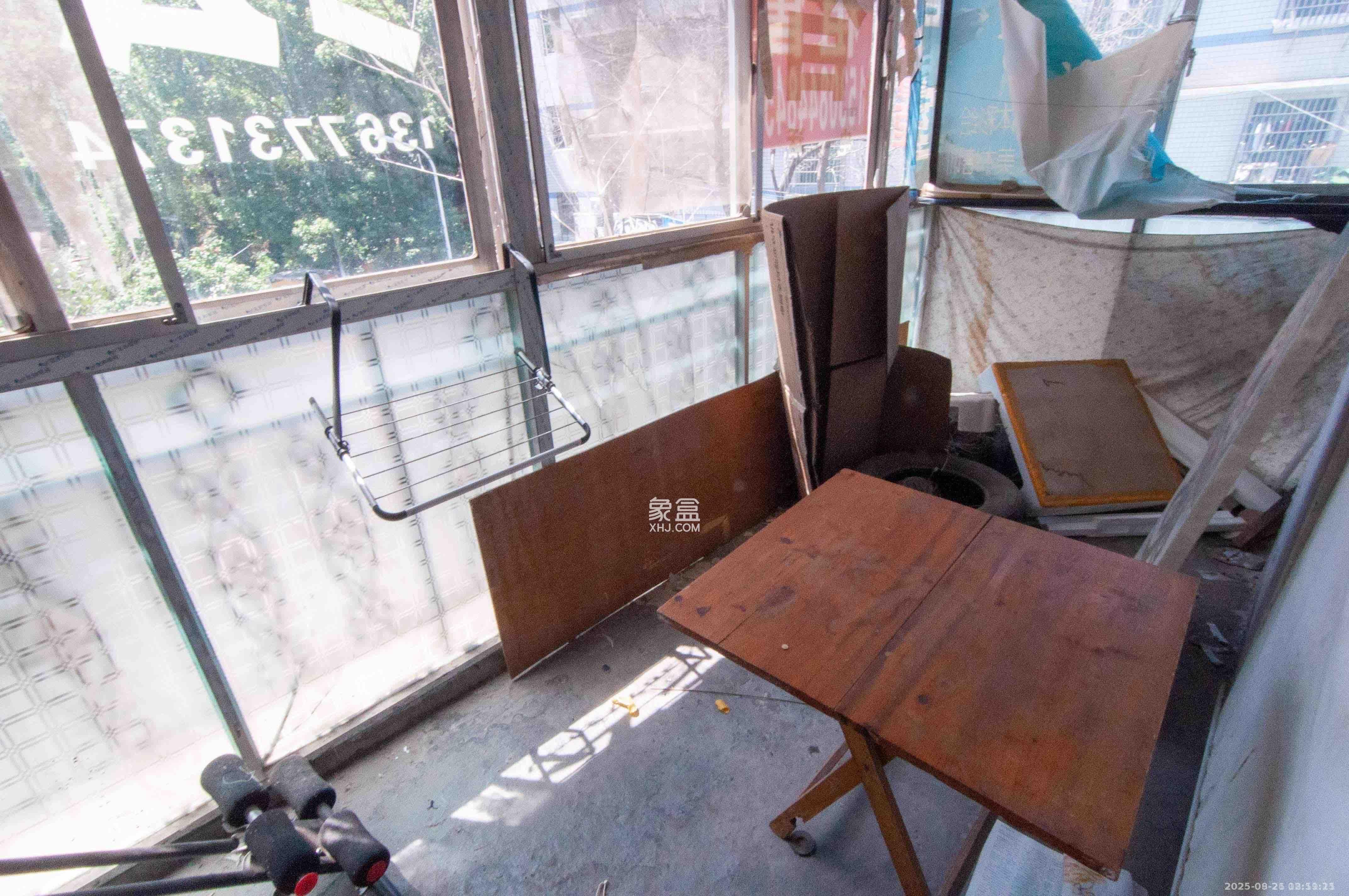 红叶山庄 3室2厅2卫 1550.0元/月 红叶山庄 3室2厅2卫 1550.0元/月室内图