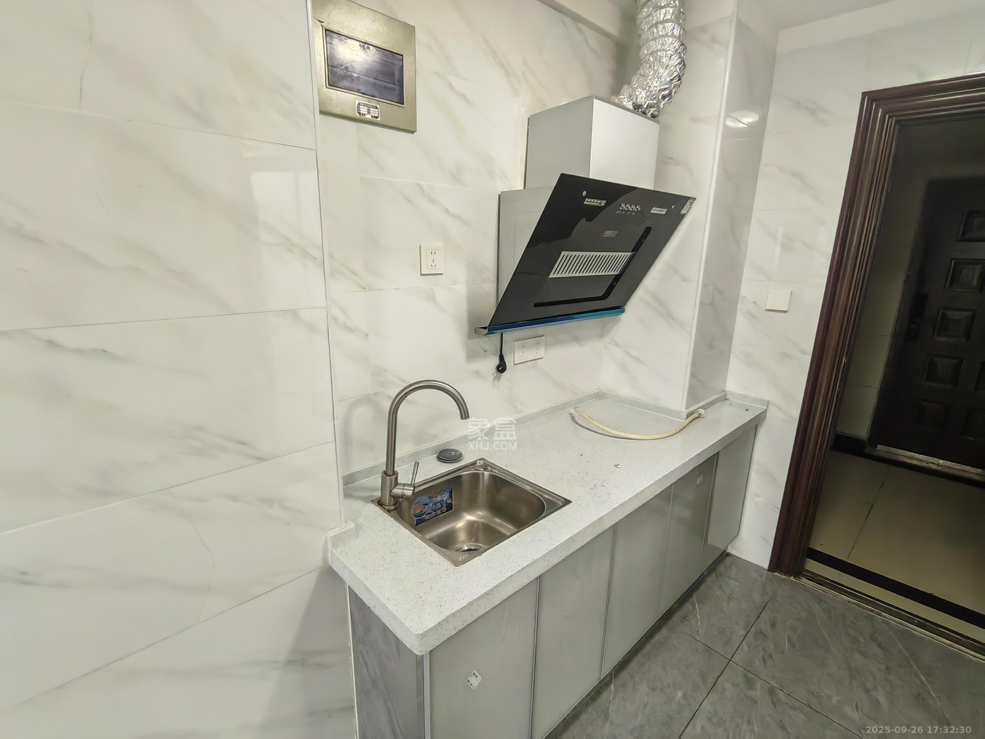 世纪桃花苑 1室0厅1卫 1300.0元/月 世纪桃花苑 1室0厅1卫 1300.0元/月室内图