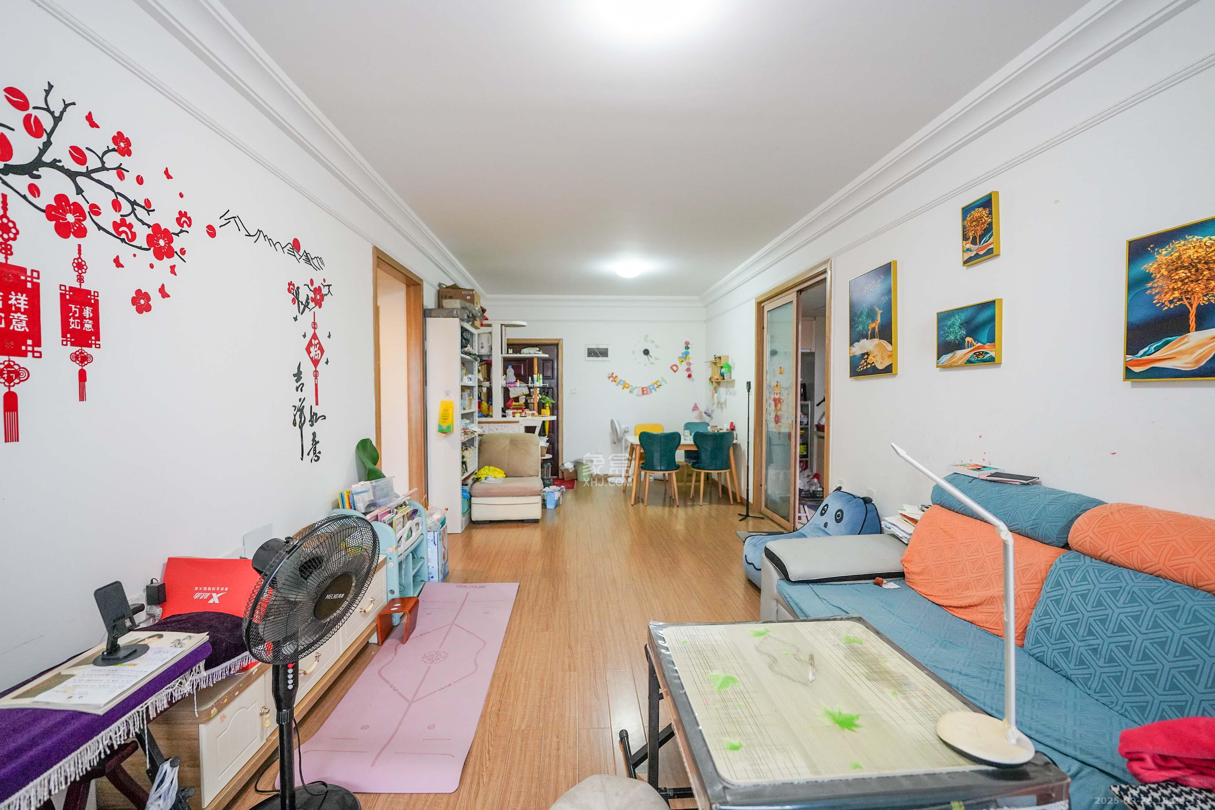 五矿万境蓝山 2室2厅1卫 75.0万 五矿万境蓝山 2室2厅1卫 75.0万客厅