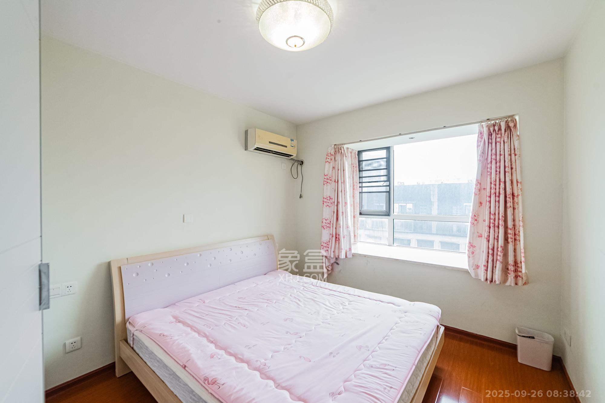 万国城(当代满庭春MOMA)一期 2室2厅1卫 59.0万 万国城(当代满庭春MOMA)一期 2室2厅1卫 59.0万卧室