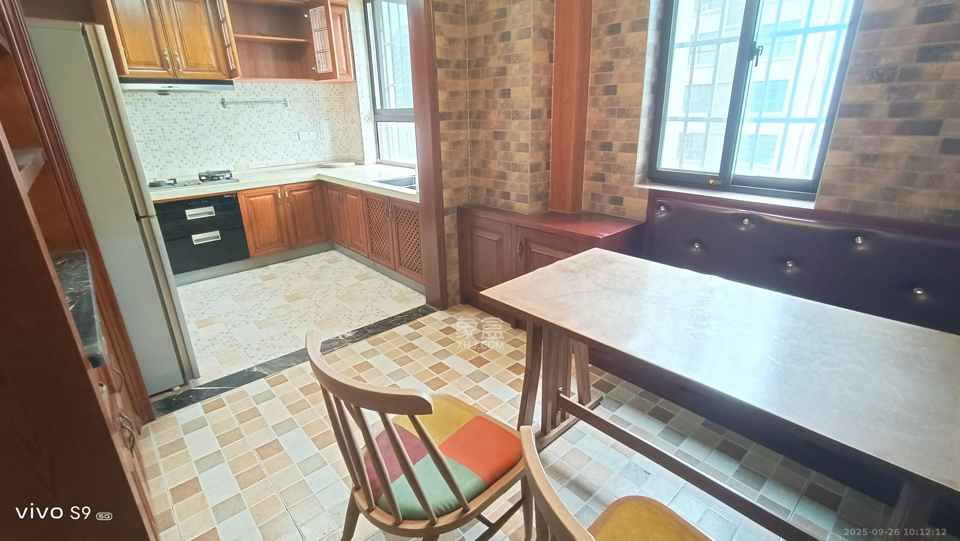 爱琴海岸  3室2厅2卫    2500.0元/月室内图