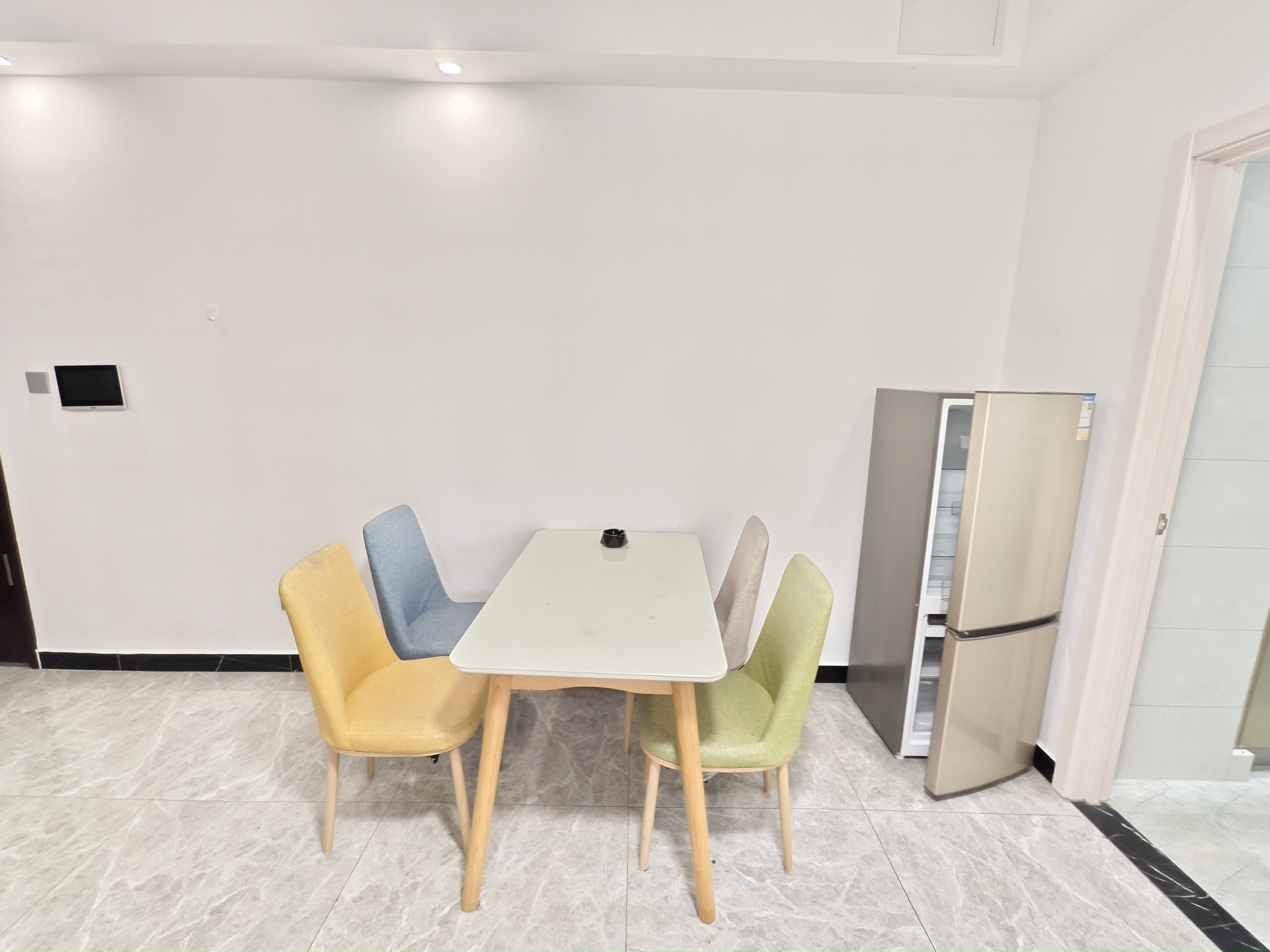 华润中心 2室2厅1卫 4000.0元/月 华润中心 2室2厅1卫 4000.0元/月室内图