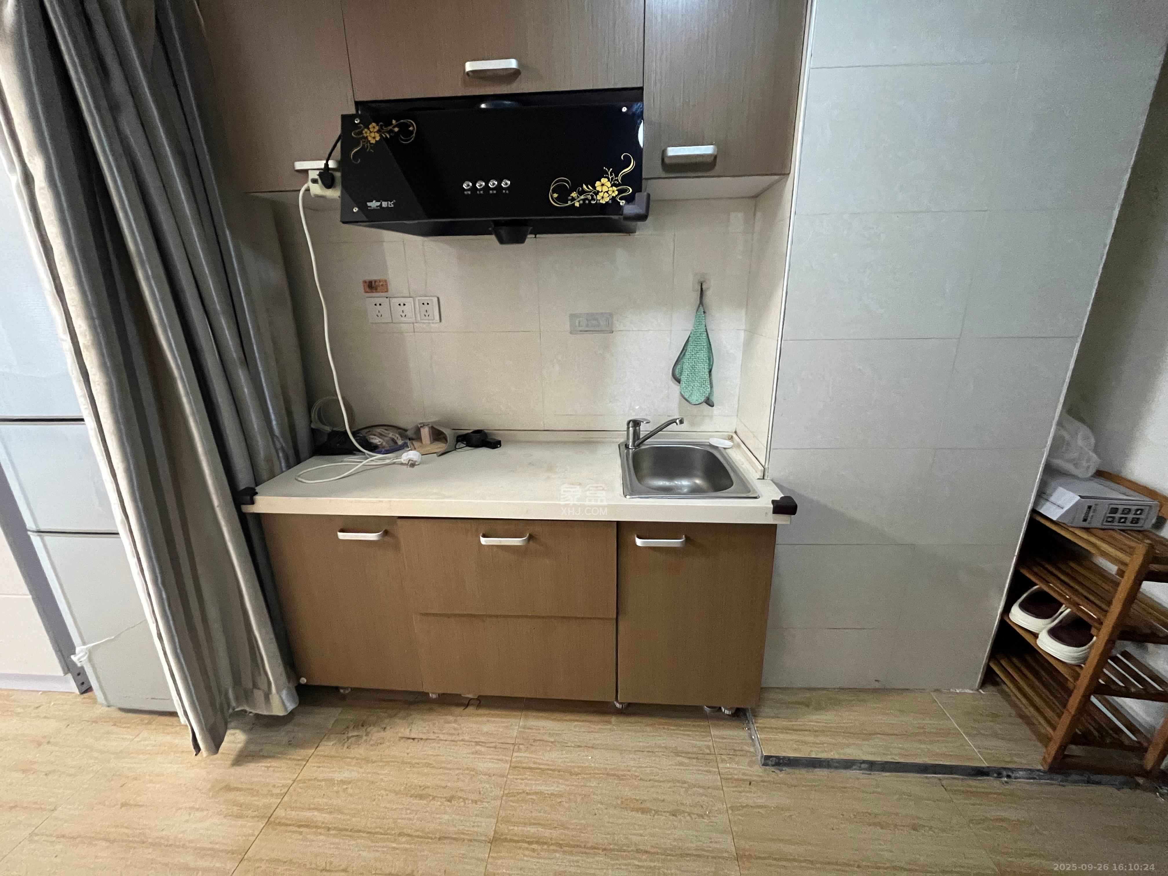 山水华景 1室1厅1卫 1300.00元/月 山水华景 1室1厅1卫 1300.00元/月室内图