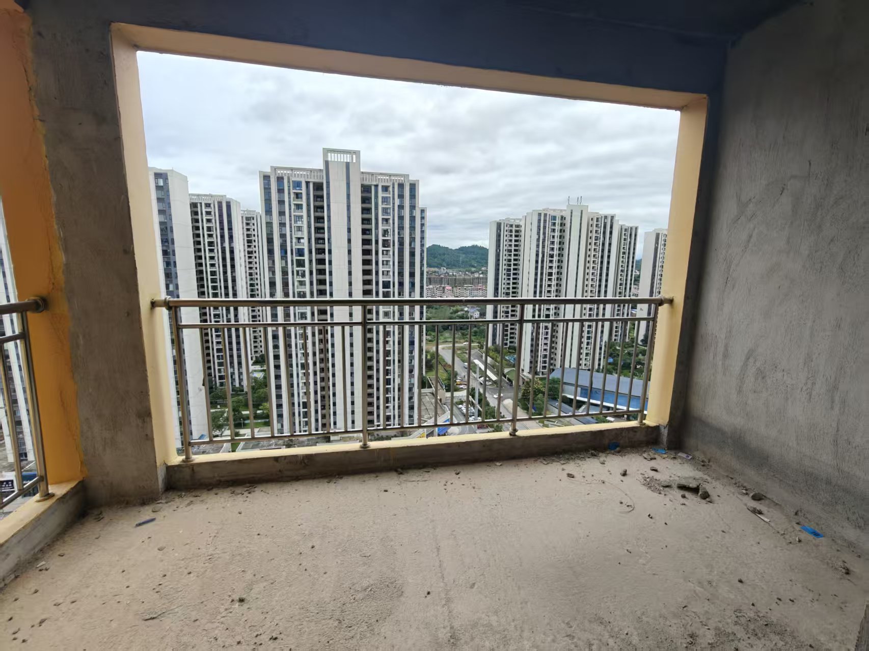 人济星城 3室2厅2卫 39.8万 人济星城 3室2厅2卫 39.8万客厅