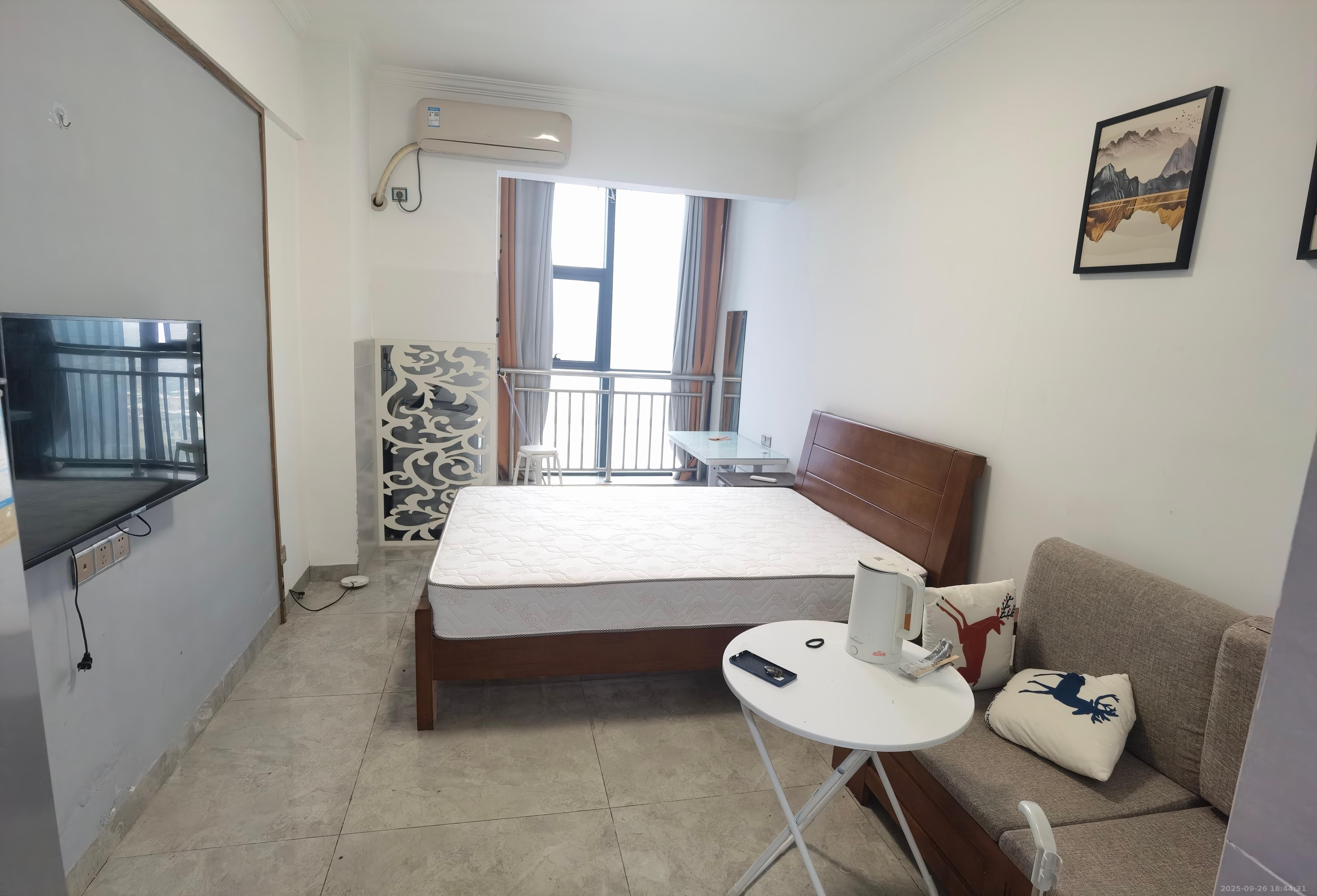 东盈商业广场(华泉城市广场)  1室0厅0卫    1500.0元/月 东盈商业广场(华泉城市广场)  1室0厅0卫    1500.0元/月