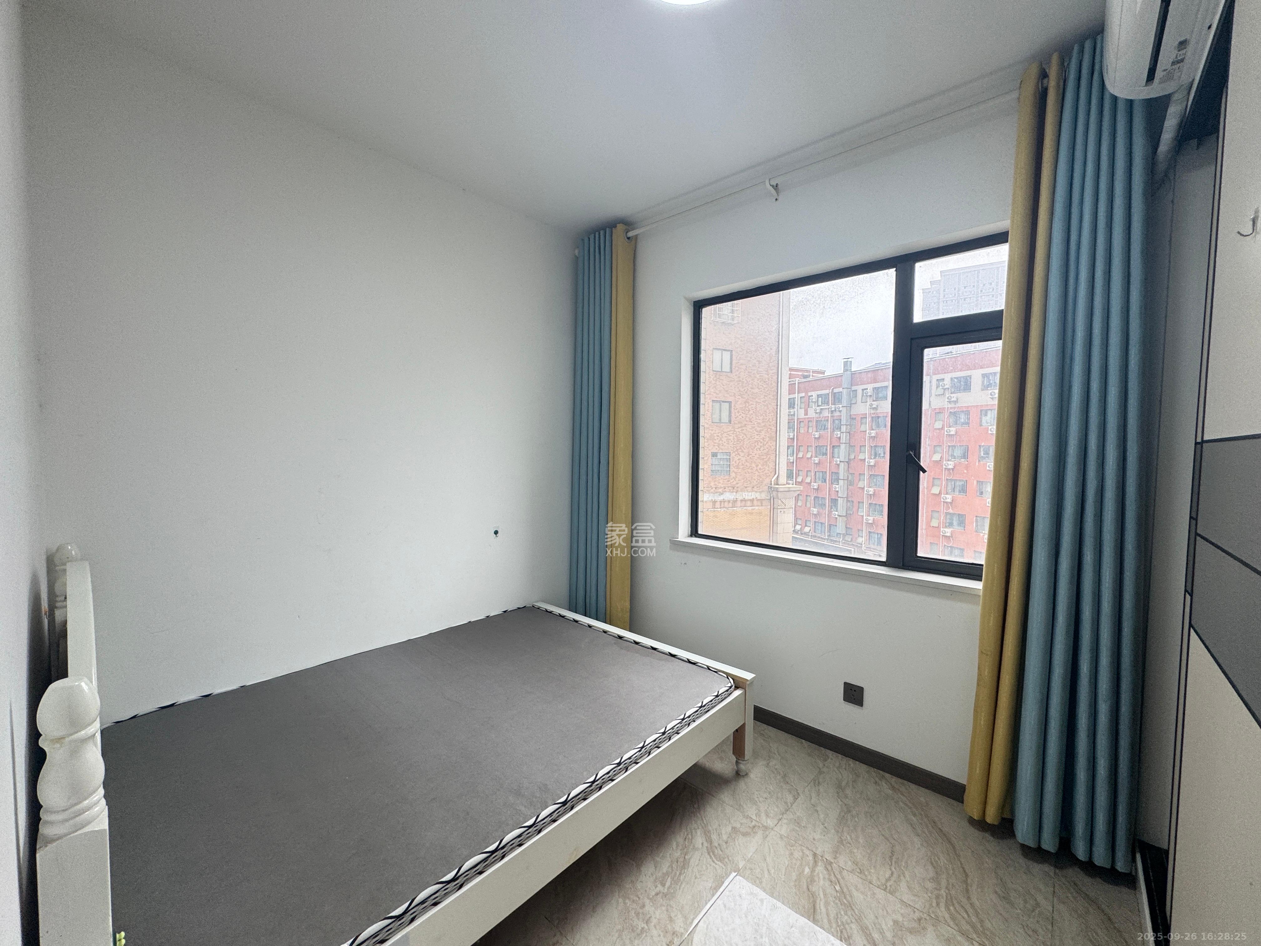 月亮湾草莓街区一、二期 4室2厅1卫 2300.0元/月 月亮湾草莓街区一、二期 4室2厅1卫 2300.0元/月室内图