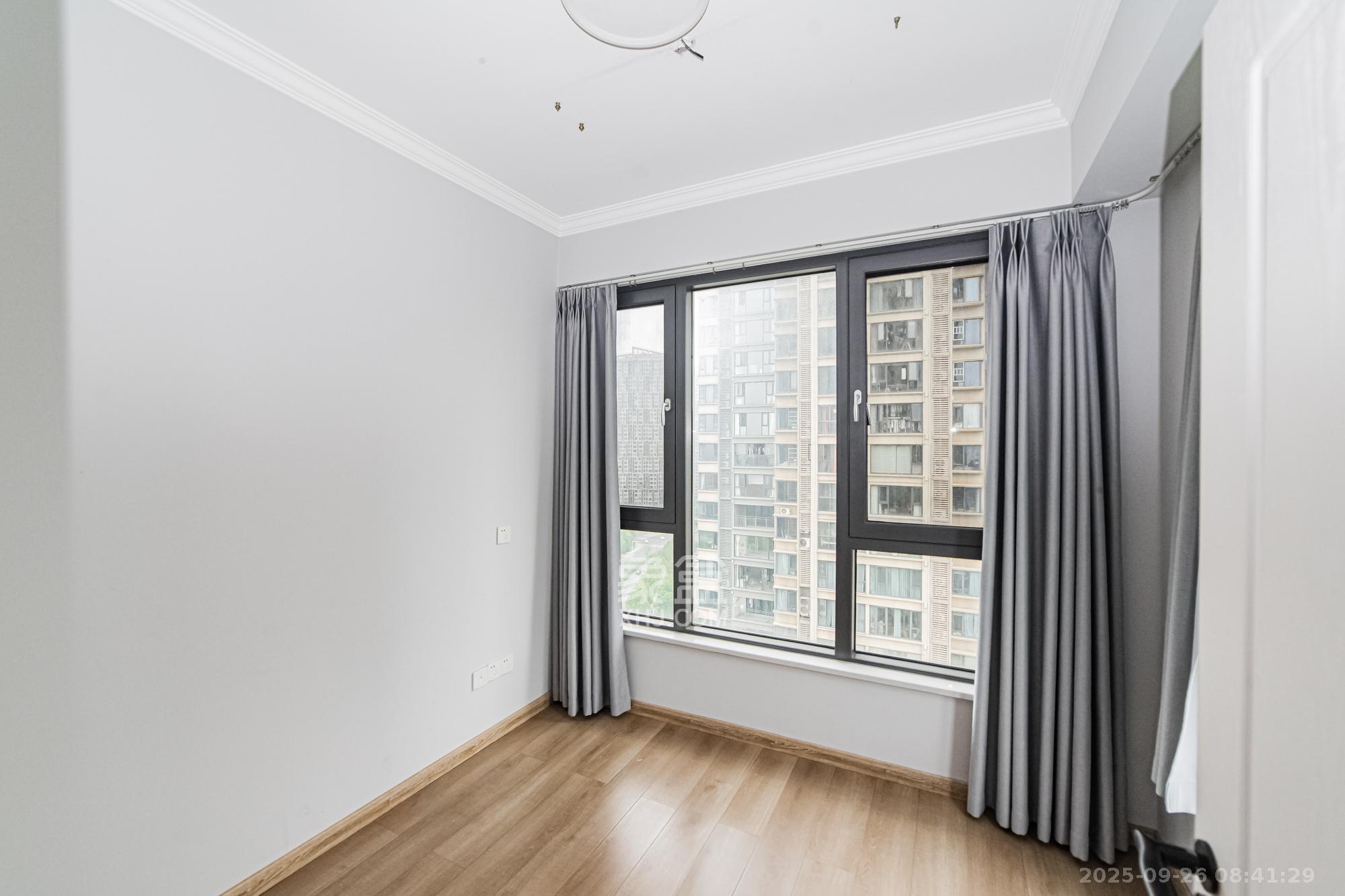 北辰三角洲E7区 3室2厅1卫 110.0万 北辰三角洲E7区 3室2厅1卫 110.0万卧室