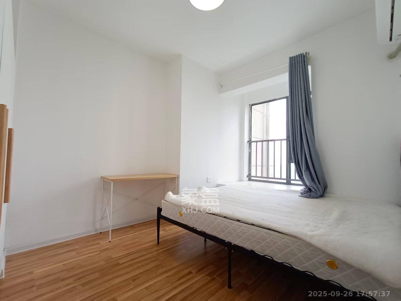 荣盛花语馨苑 4室2厅2卫 2800.0元/月 荣盛花语馨苑 4室2厅2卫 2800.0元/月室内图