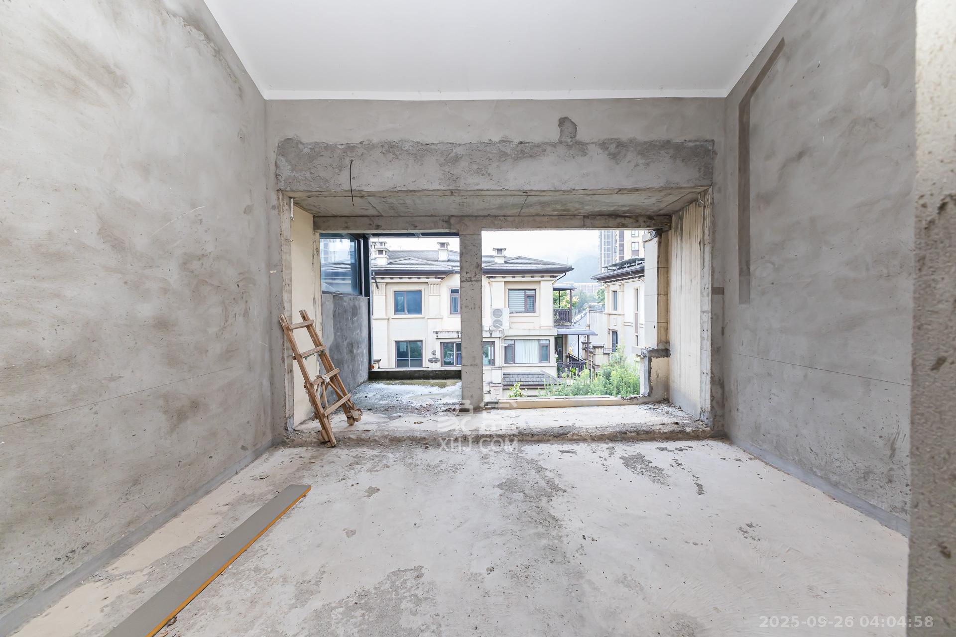 龙湖湘风原著(龙湖湘风星城) 5室3厅3卫 260.0万 龙湖湘风原著(龙湖湘风星城) 5室3厅3卫 260.0万卧室