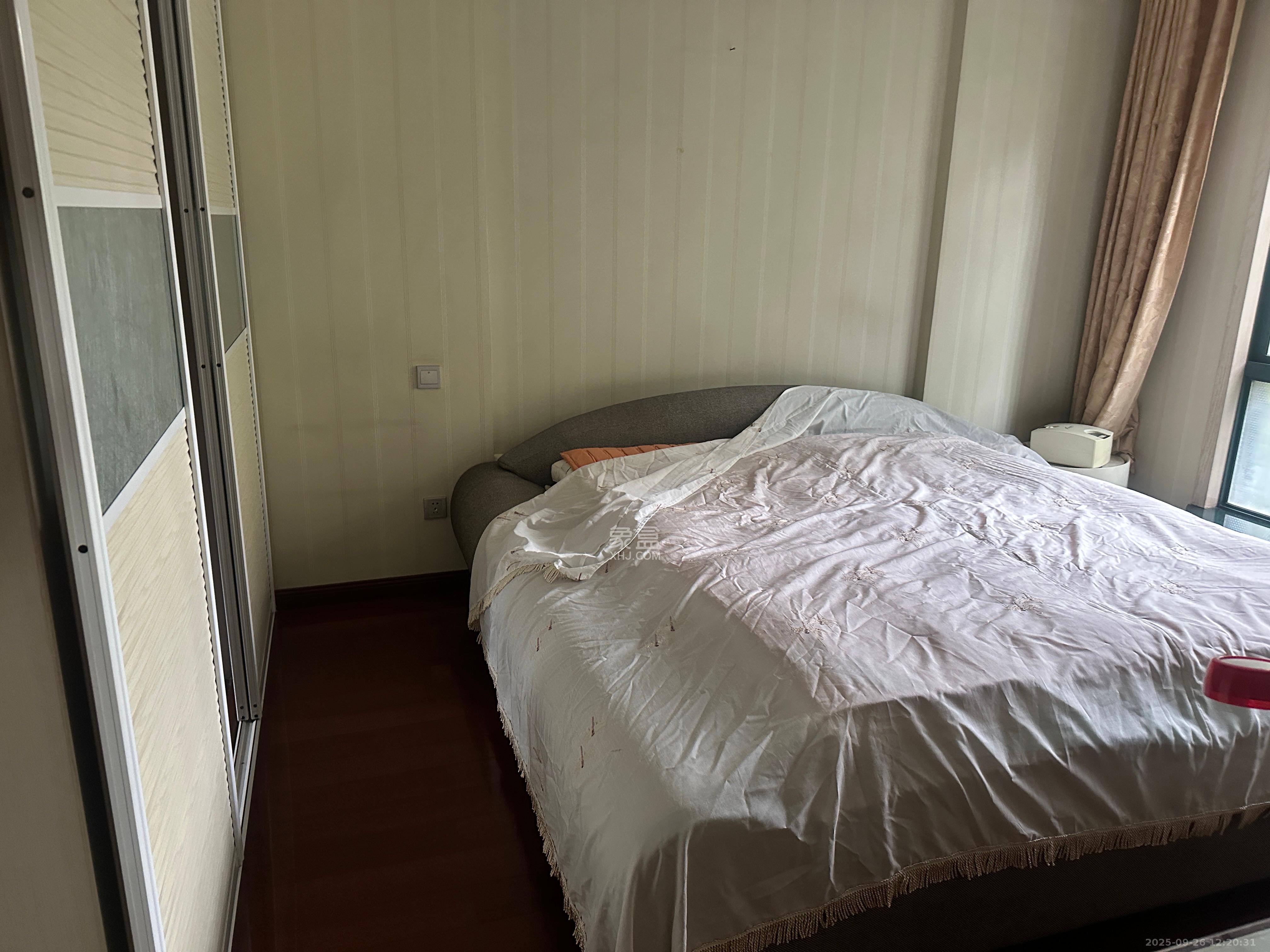 星城世家  3室2厅2卫    3000.0元/月室内图