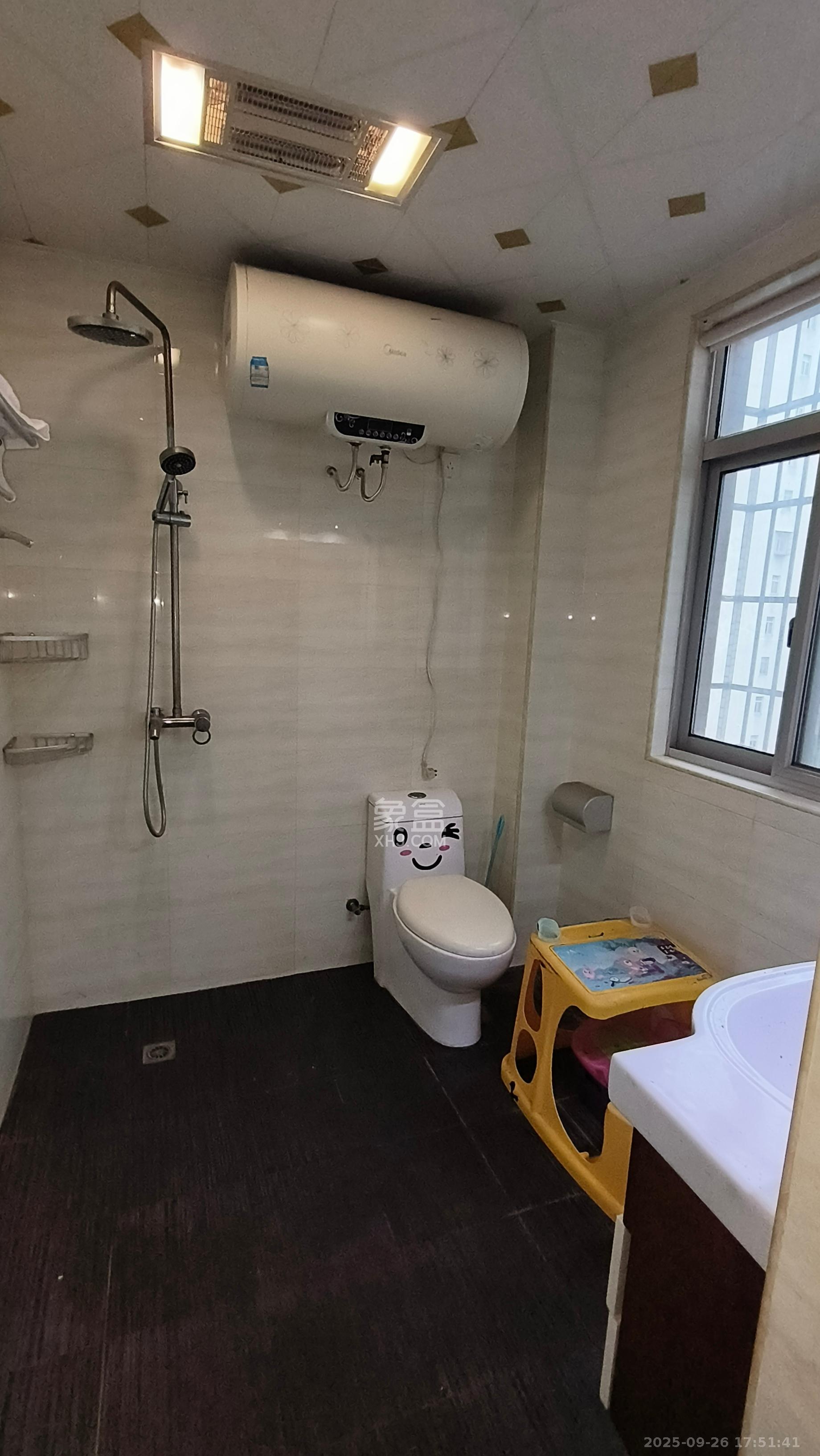 八一小区  3室2厅2卫    2000.0元/月室内图