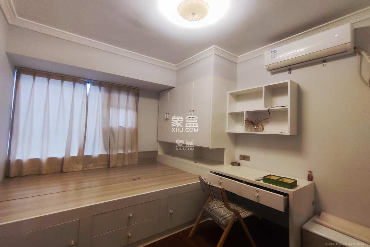 华润凤凰城三期 3室1厅2卫 2500.00元/月 华润凤凰城三期 3室1厅2卫 2500.00元/月室内图