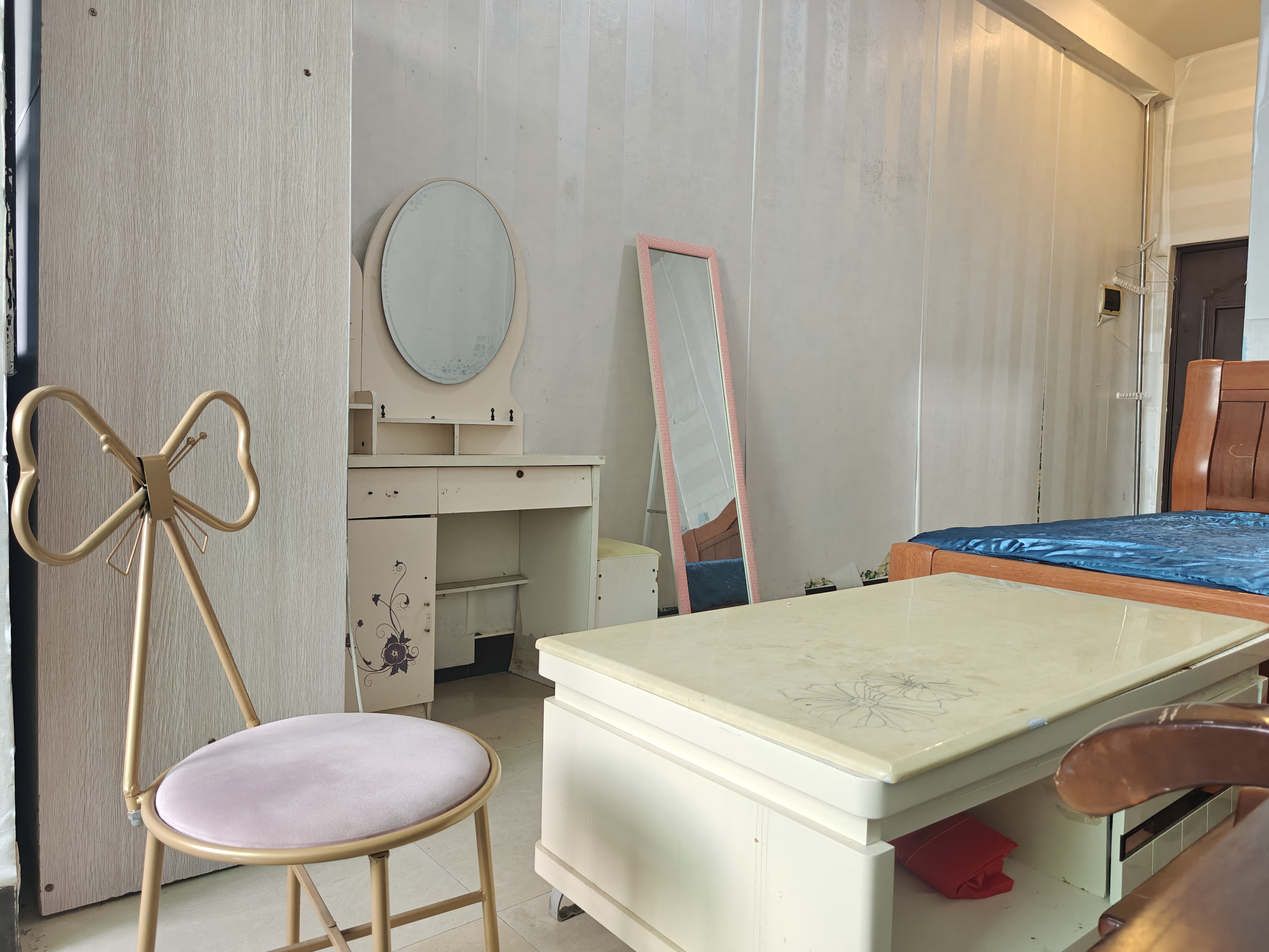 嘉茂大厦  1室0厅1卫    1100.0元/月 嘉茂大厦  1室0厅1卫    1100.0元/月