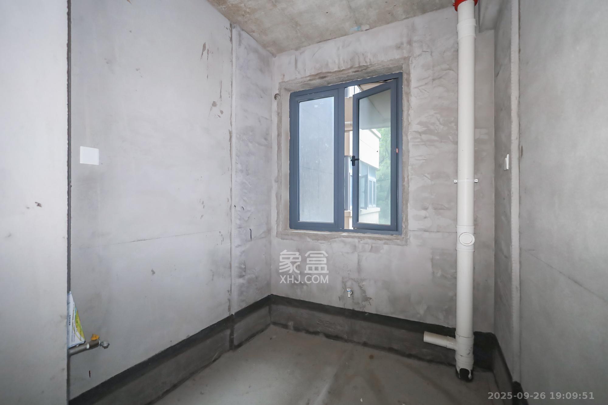 蓝光雍锦阁  3室2厅1卫    118.0万卫生间