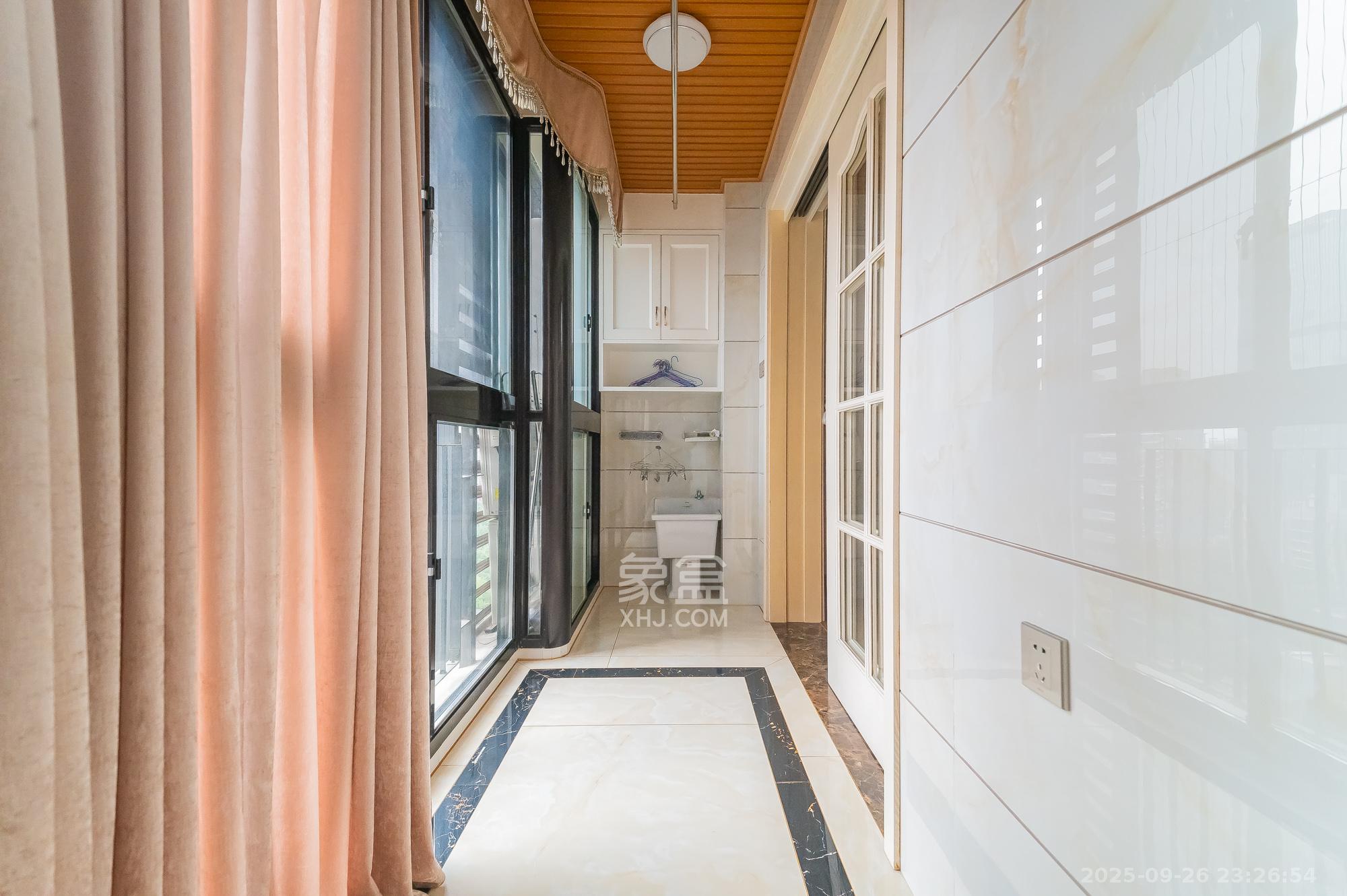 恒基凯旋门一二期  1室0厅0卫    152.8万 恒基凯旋门一二期  1室0厅0卫    152.8万阳台