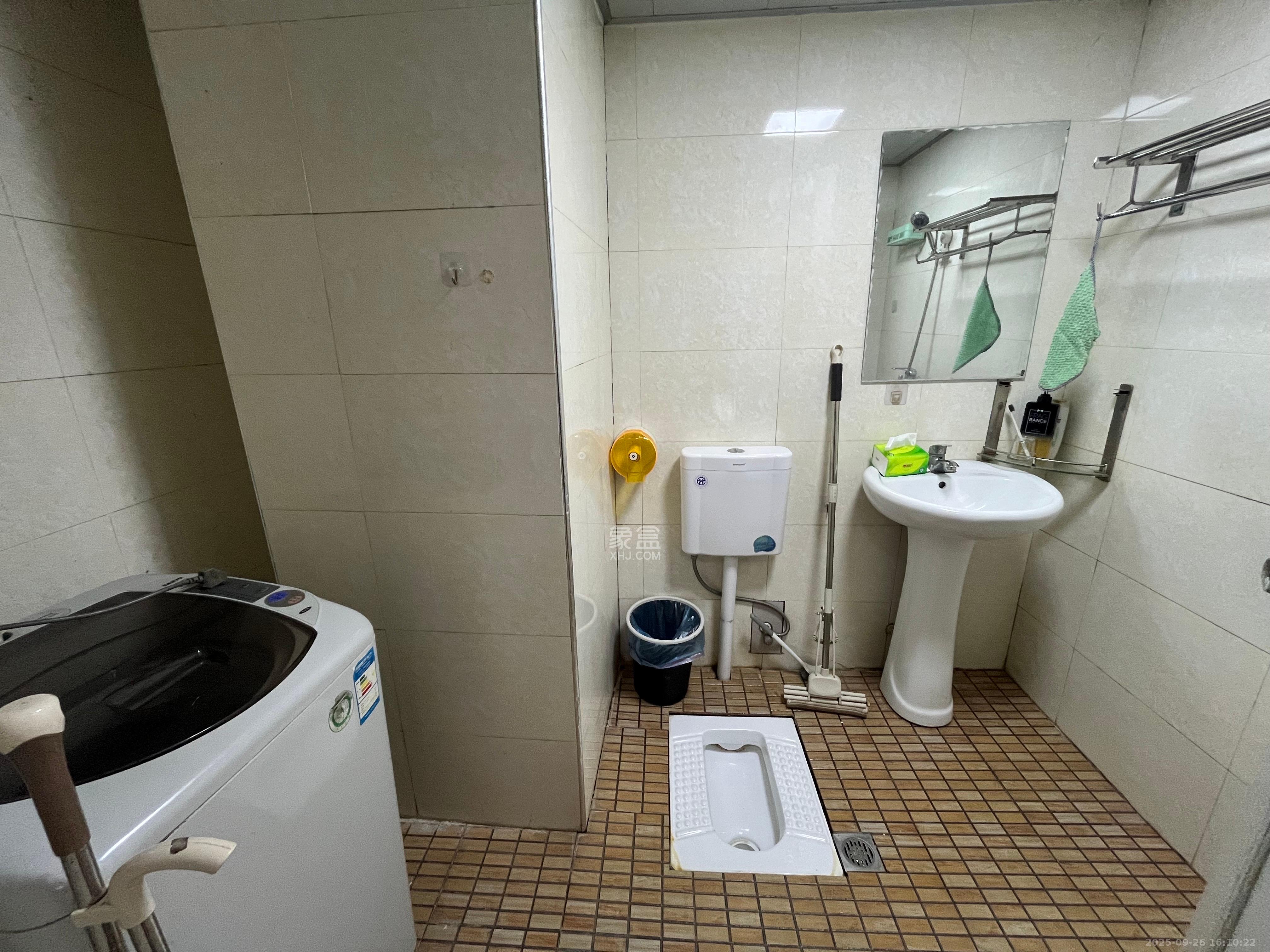 山水华景 1室1厅1卫 1300.00元/月 山水华景 1室1厅1卫 1300.00元/月室内图