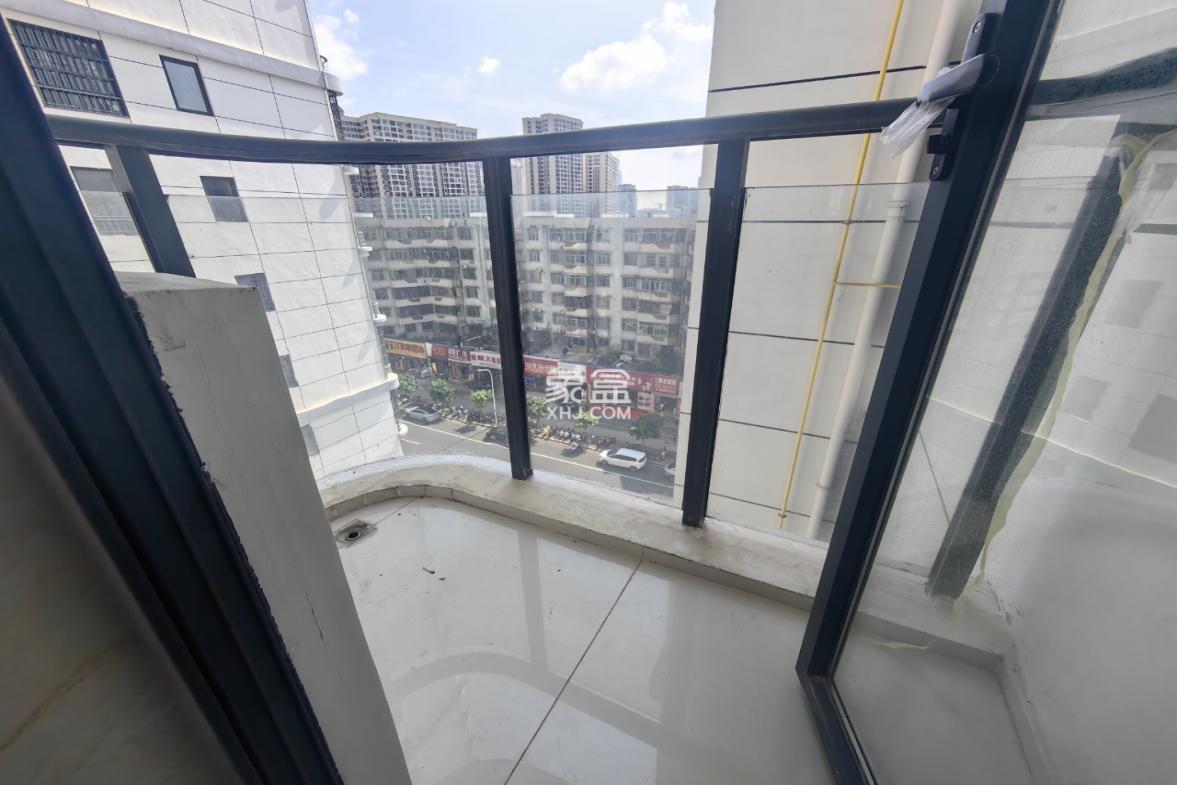 龙城新景 3室2厅2卫 143.0万 龙城新景 3室2厅2卫 143.0万客厅