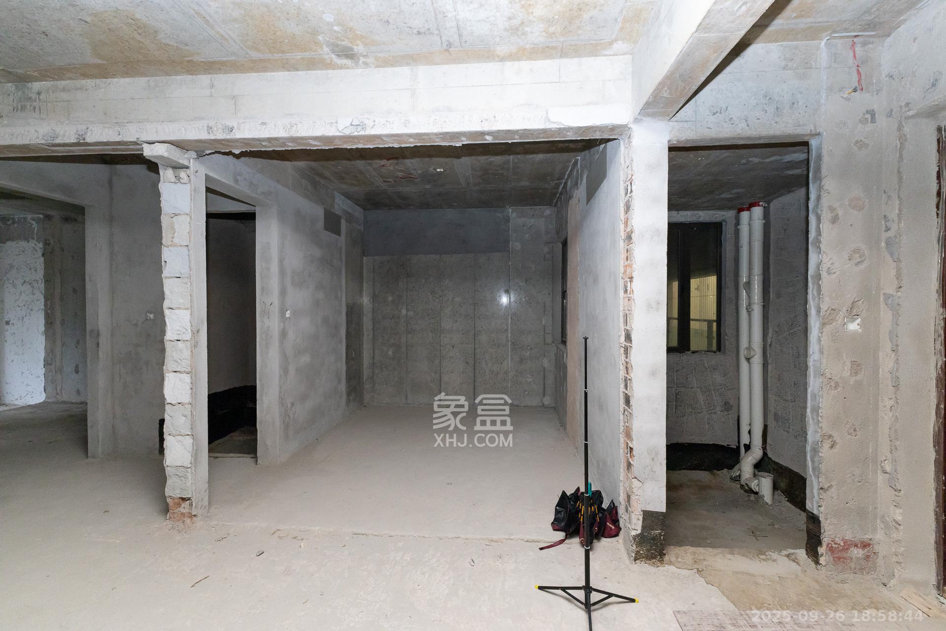 润和湘江天地C区 4室2厅2卫 135.0万 润和湘江天地C区 4室2厅2卫 135.0万客厅