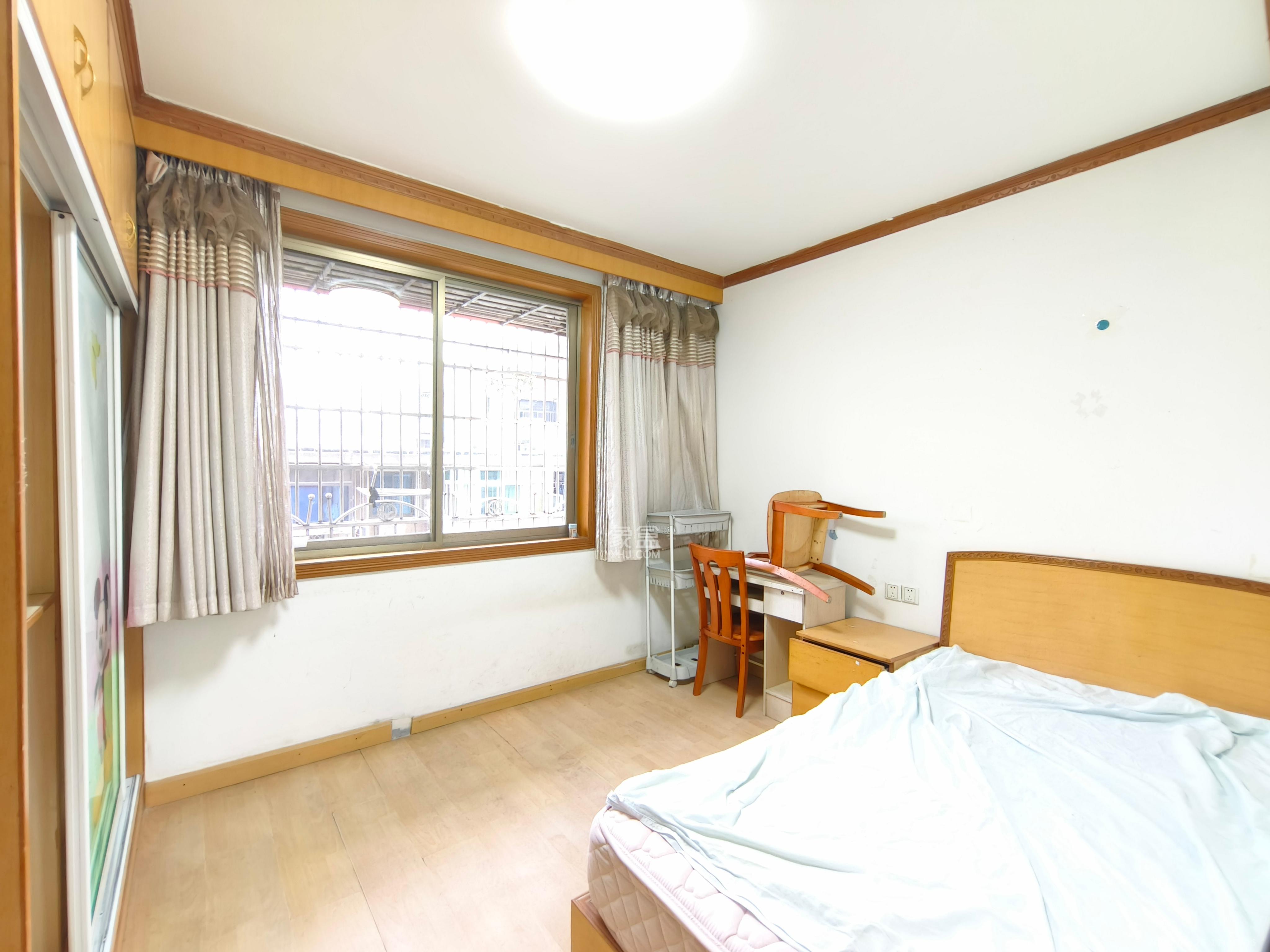 佘家塘、富雅里散盘 3室2厅2卫 2600.0元/月 佘家塘、富雅里散盘 3室2厅2卫 2600.0元/月室内图