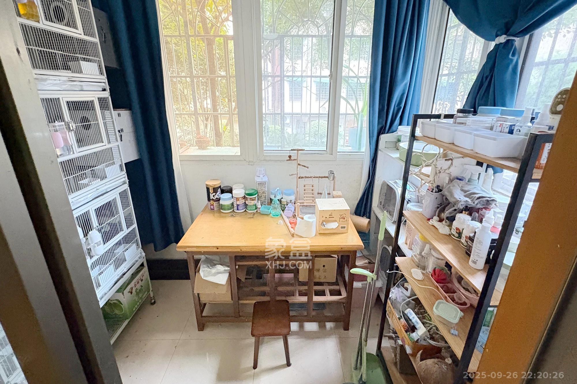 南明苑西区 3室2厅2卫 82.0万 南明苑西区 3室2厅2卫 82.0万阳台