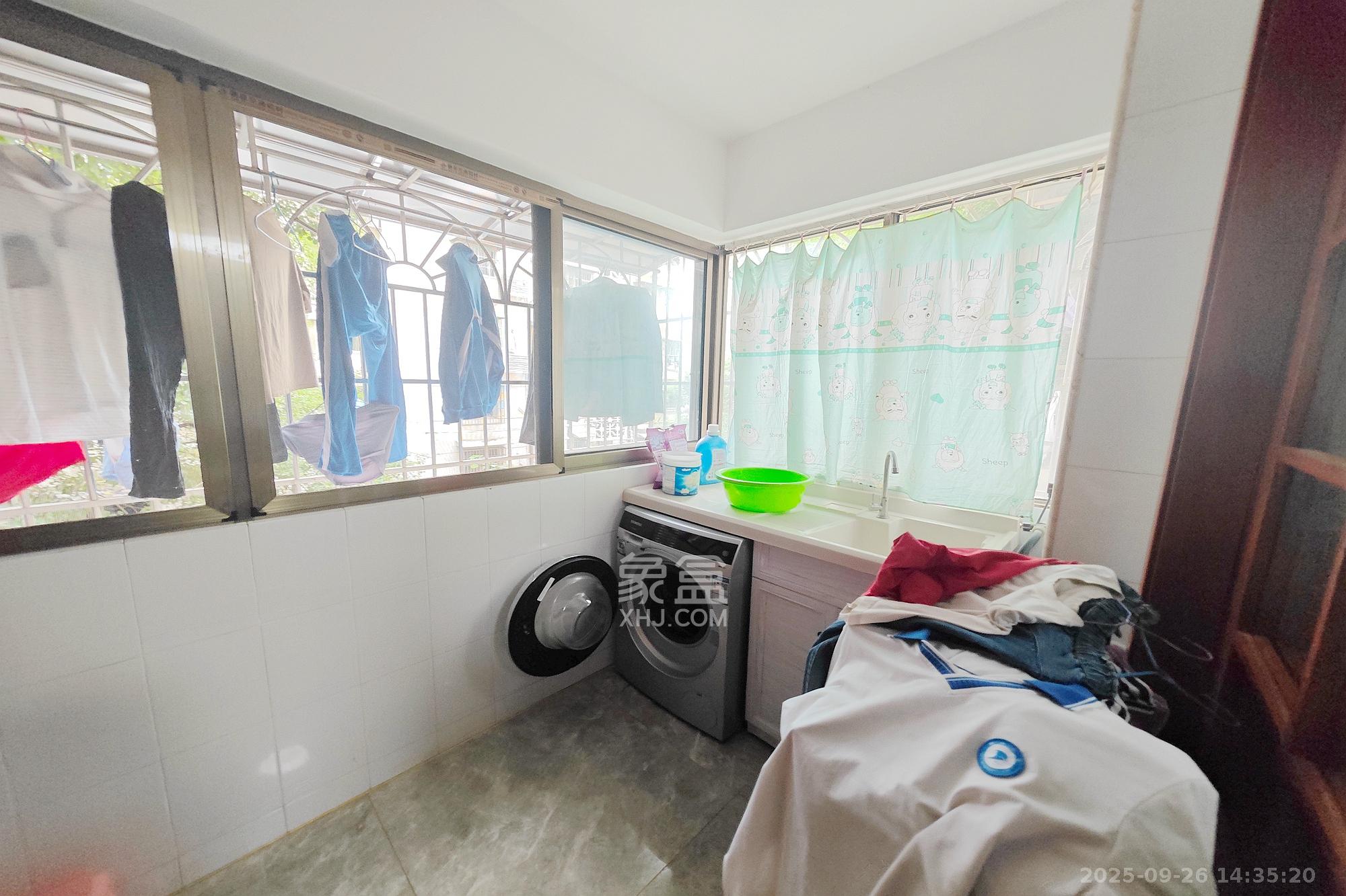 杨铭园  3室2厅2卫    80.0万阳台