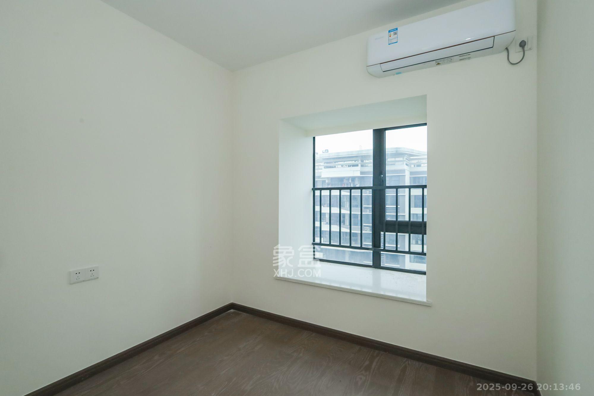 滨江府1913 4室2厅2卫 4500.0元/月 滨江府1913 4室2厅2卫 4500.0元/月室内图