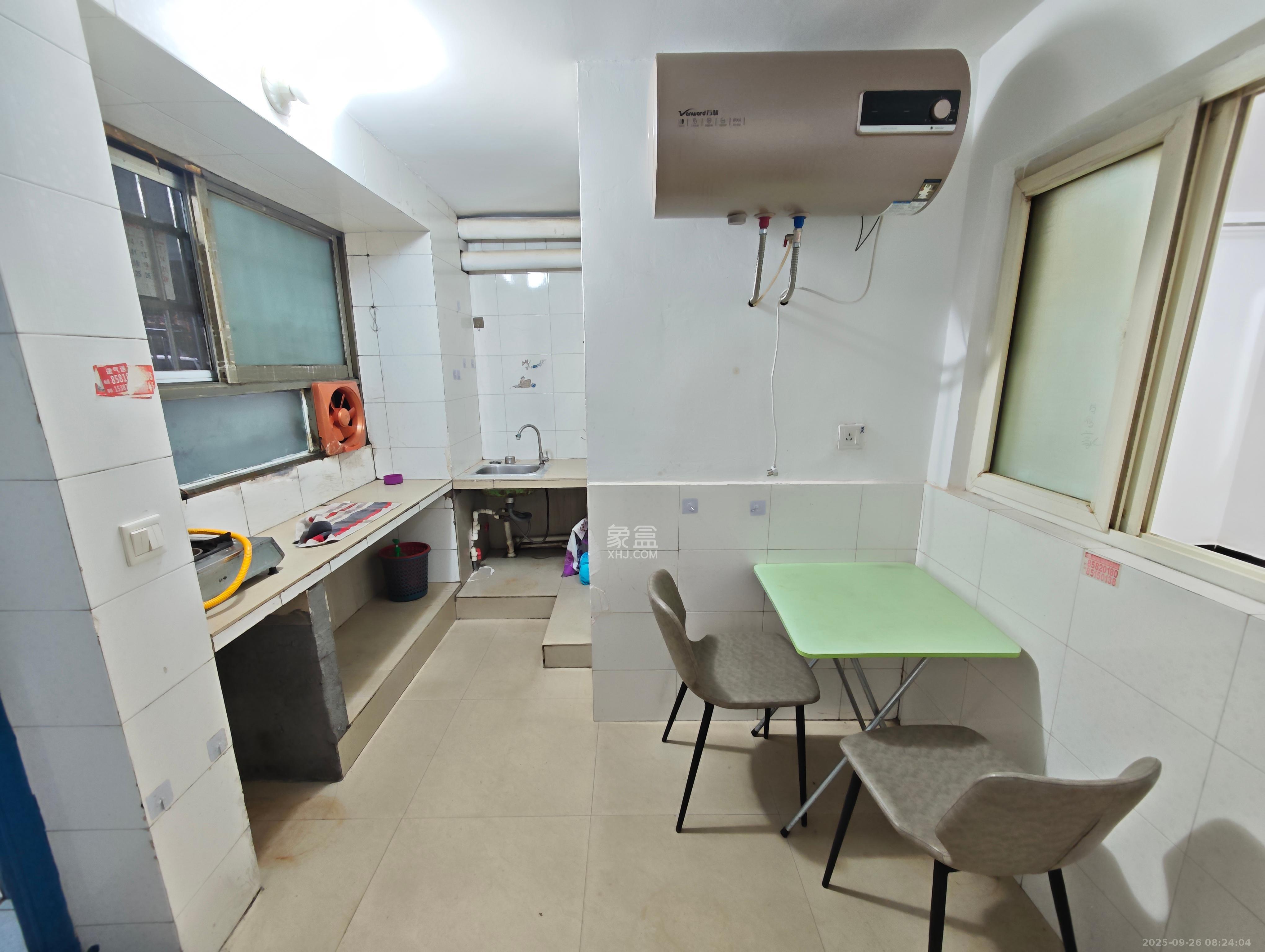 学院新村  2室1厅1卫   1400.00元/月室内图