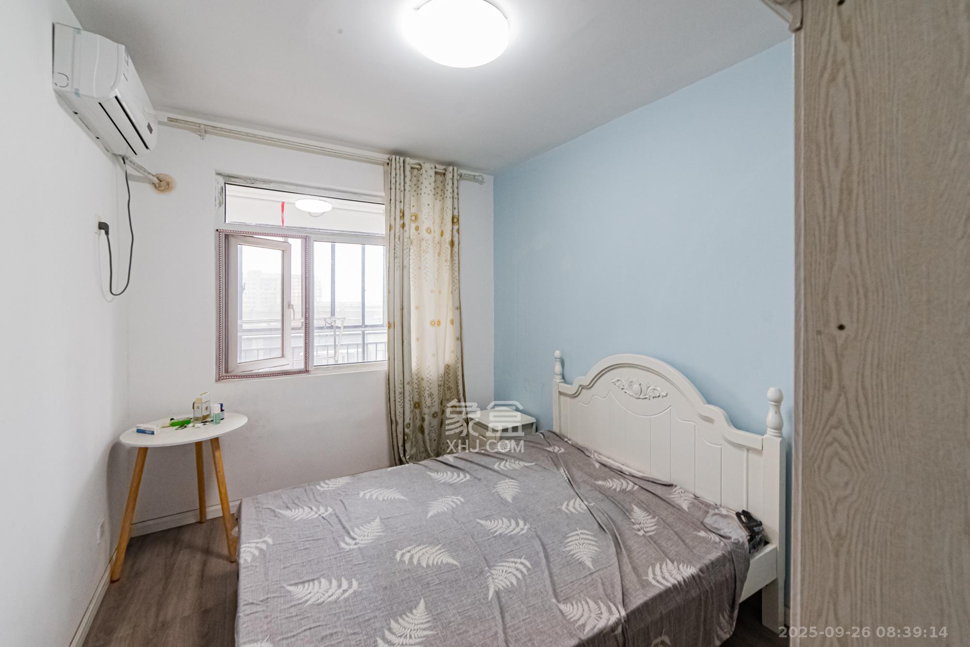 万国城（当代满庭春MOMA）一期  3室2厅2卫    92.0万卧室