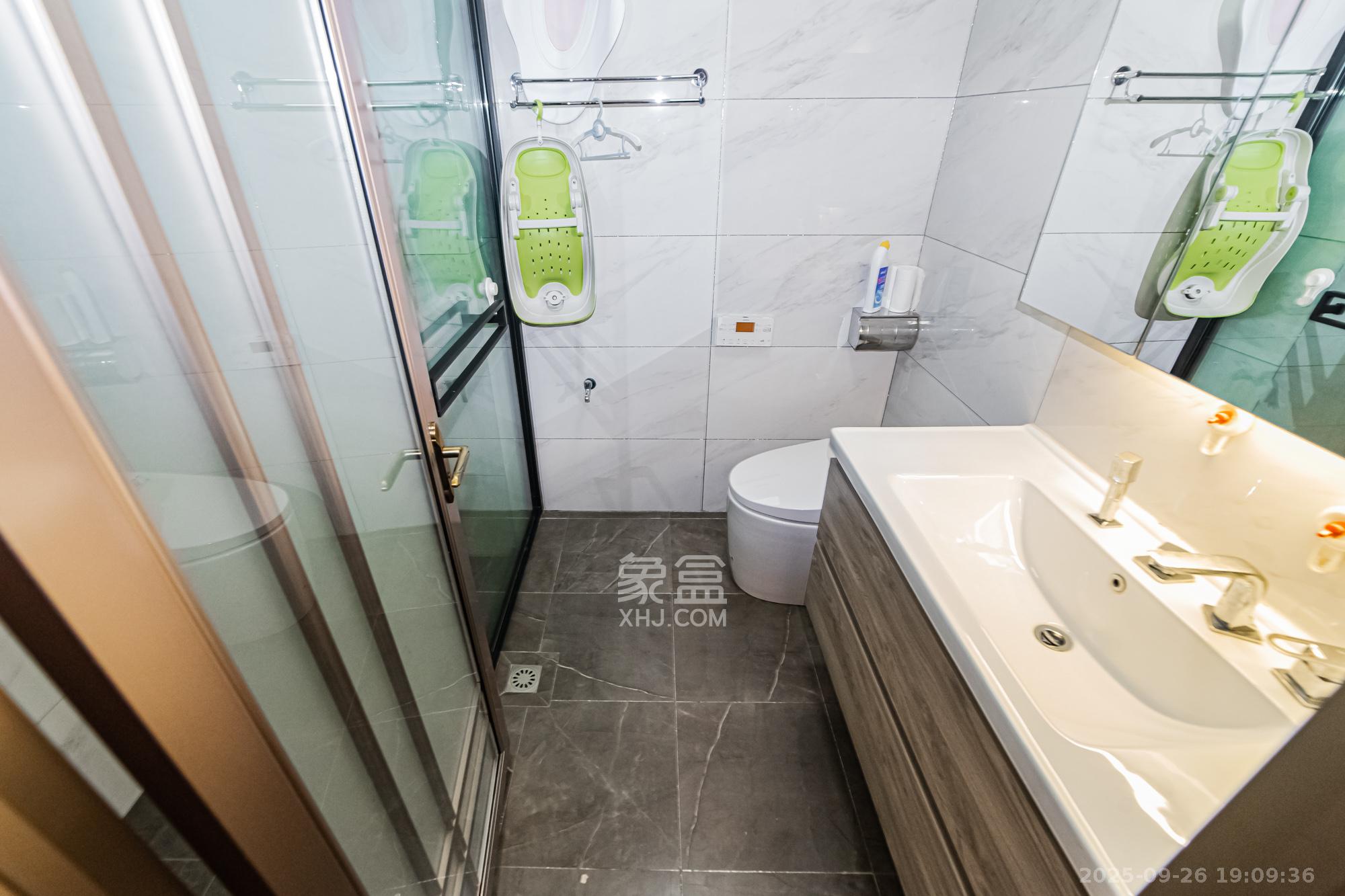 北辰定江洋  2室2厅2卫   235.00万卫生间