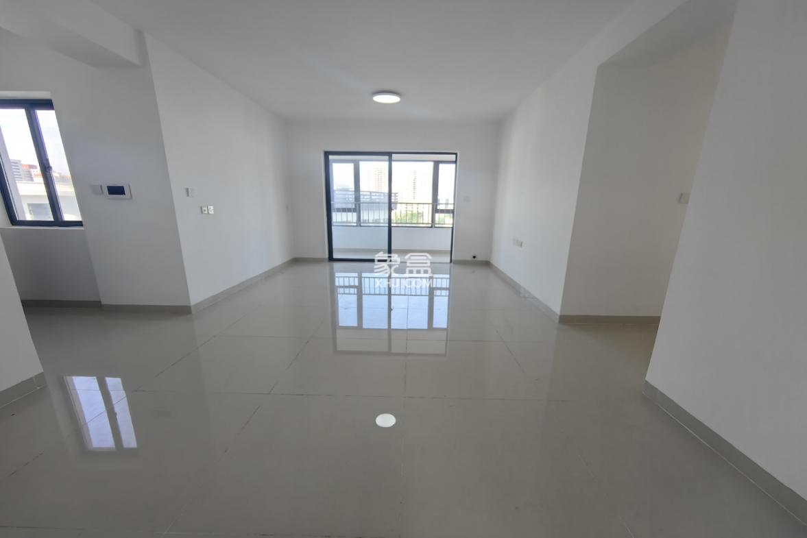 龙城新景 3室2厅2卫 143.0万 龙城新景 3室2厅2卫 143.0万客厅