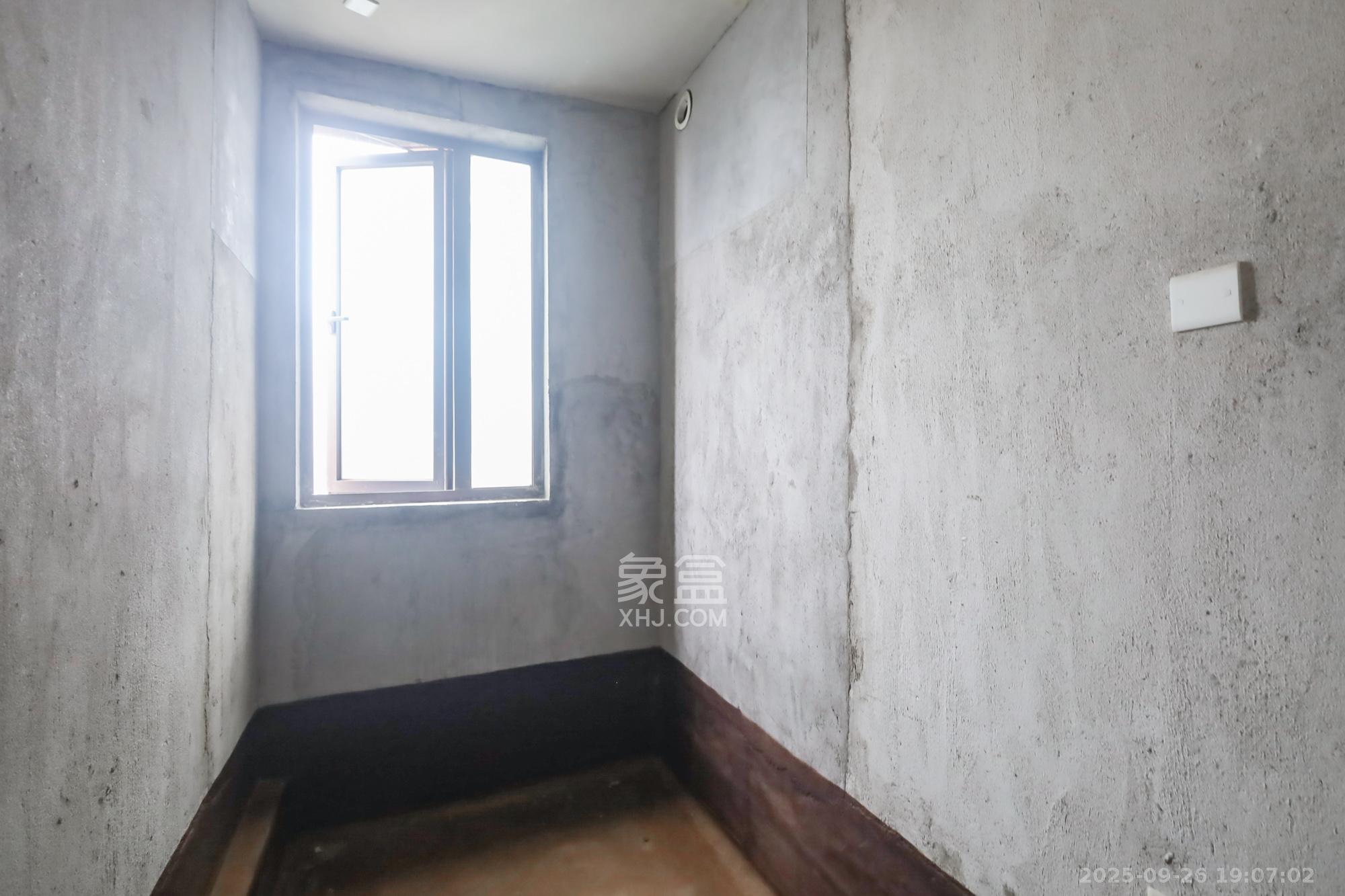 保利西海岸A区 4室2厅2卫 280.0万 保利西海岸A区 4室2厅2卫 280.0万卫生间