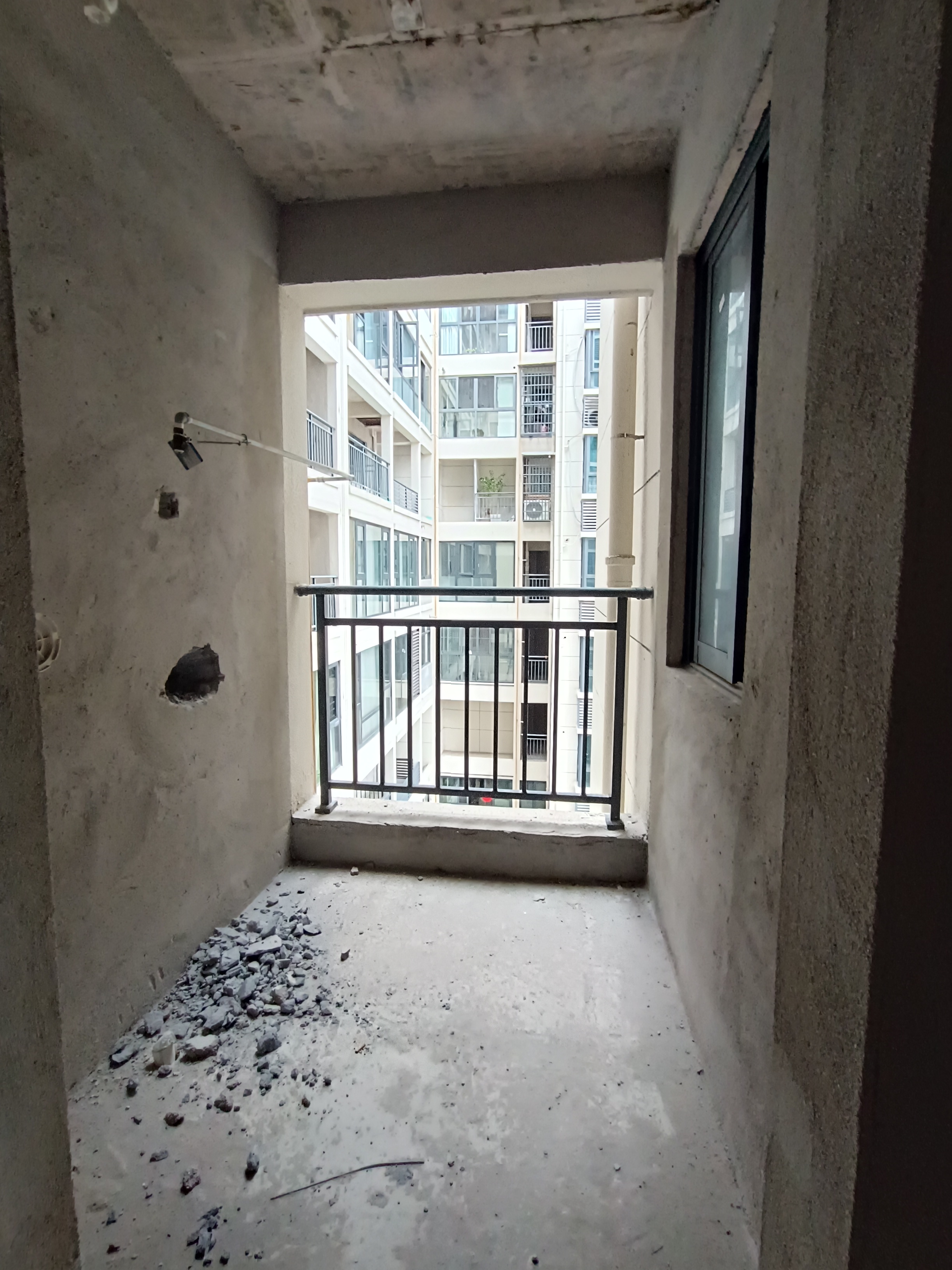 金域滨江  3室2厅1卫    60.0万客厅