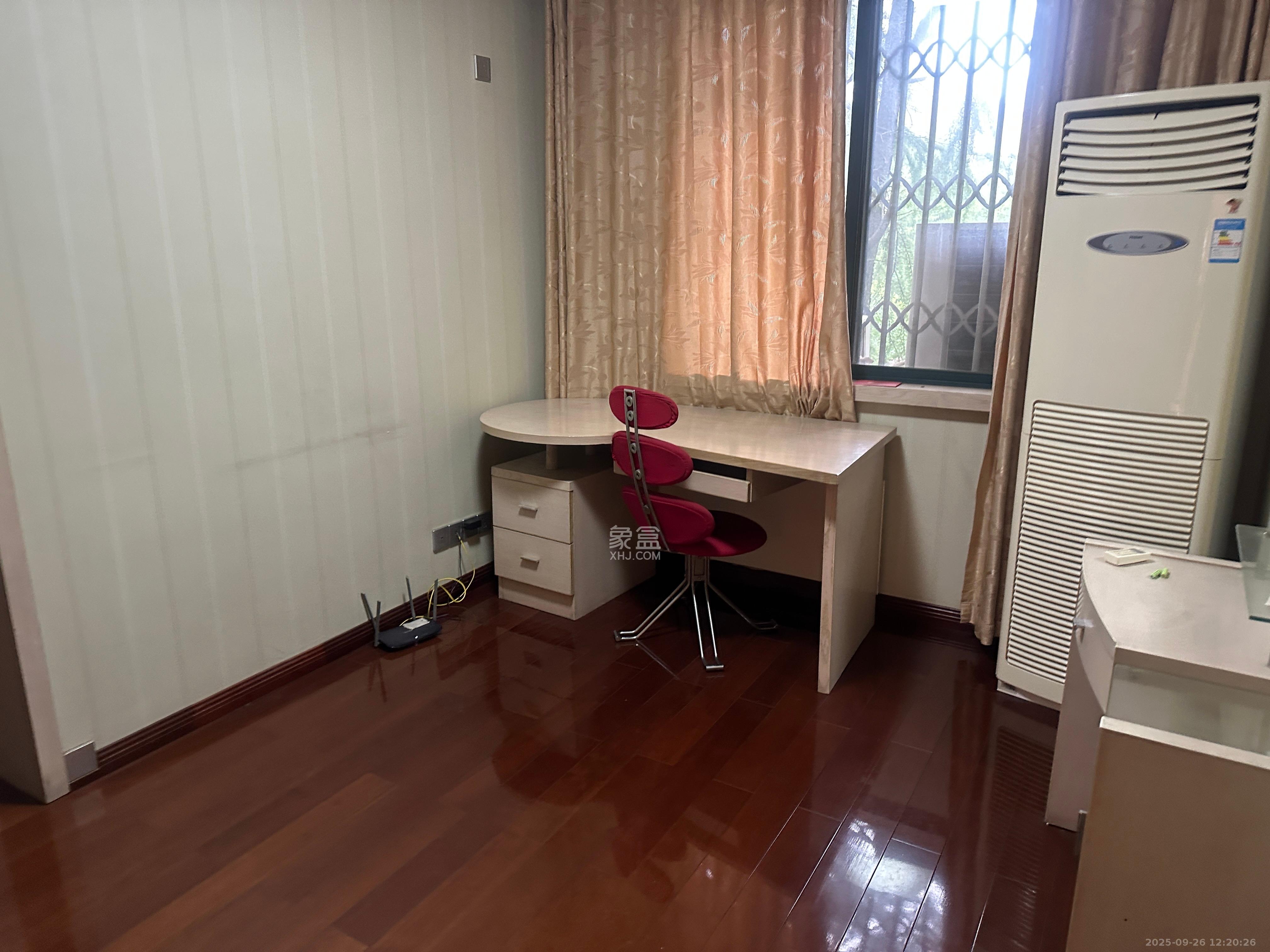 星城世家  3室2厅2卫    3000.0元/月室内图