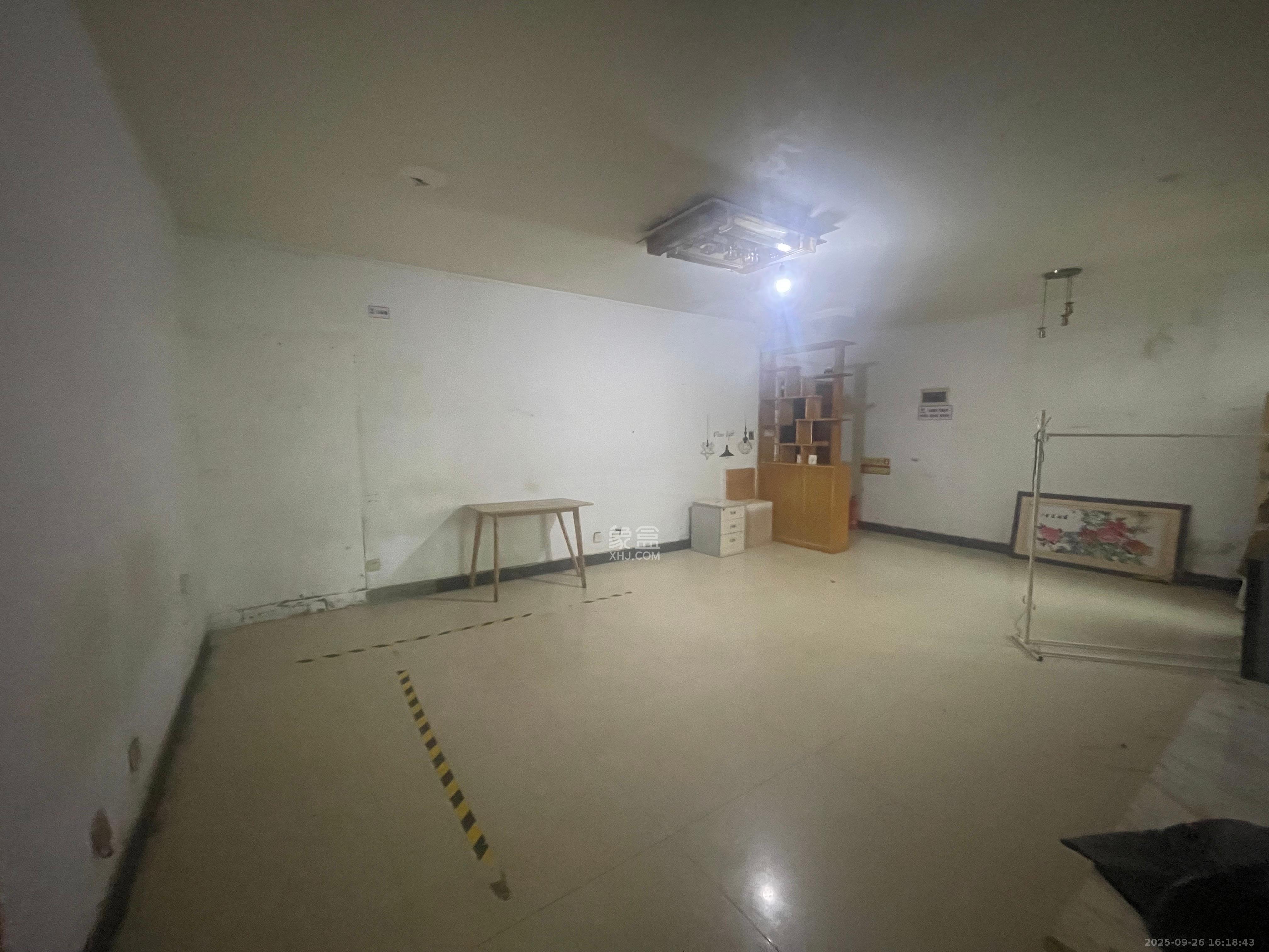 王府井公寓(福源公寓) 3室1厅2卫 4000.0元/月 王府井公寓(福源公寓) 3室1厅2卫 4000.0元/月室内图