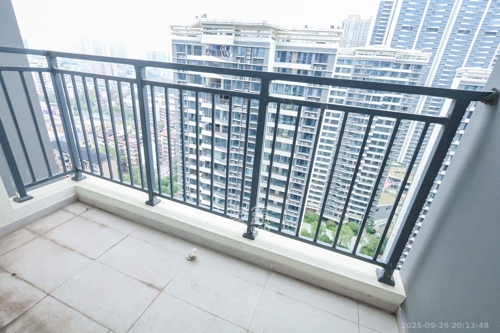 滨江府1913 4室2厅2卫 4500.0元/月 滨江府1913 4室2厅2卫 4500.0元/月室内图